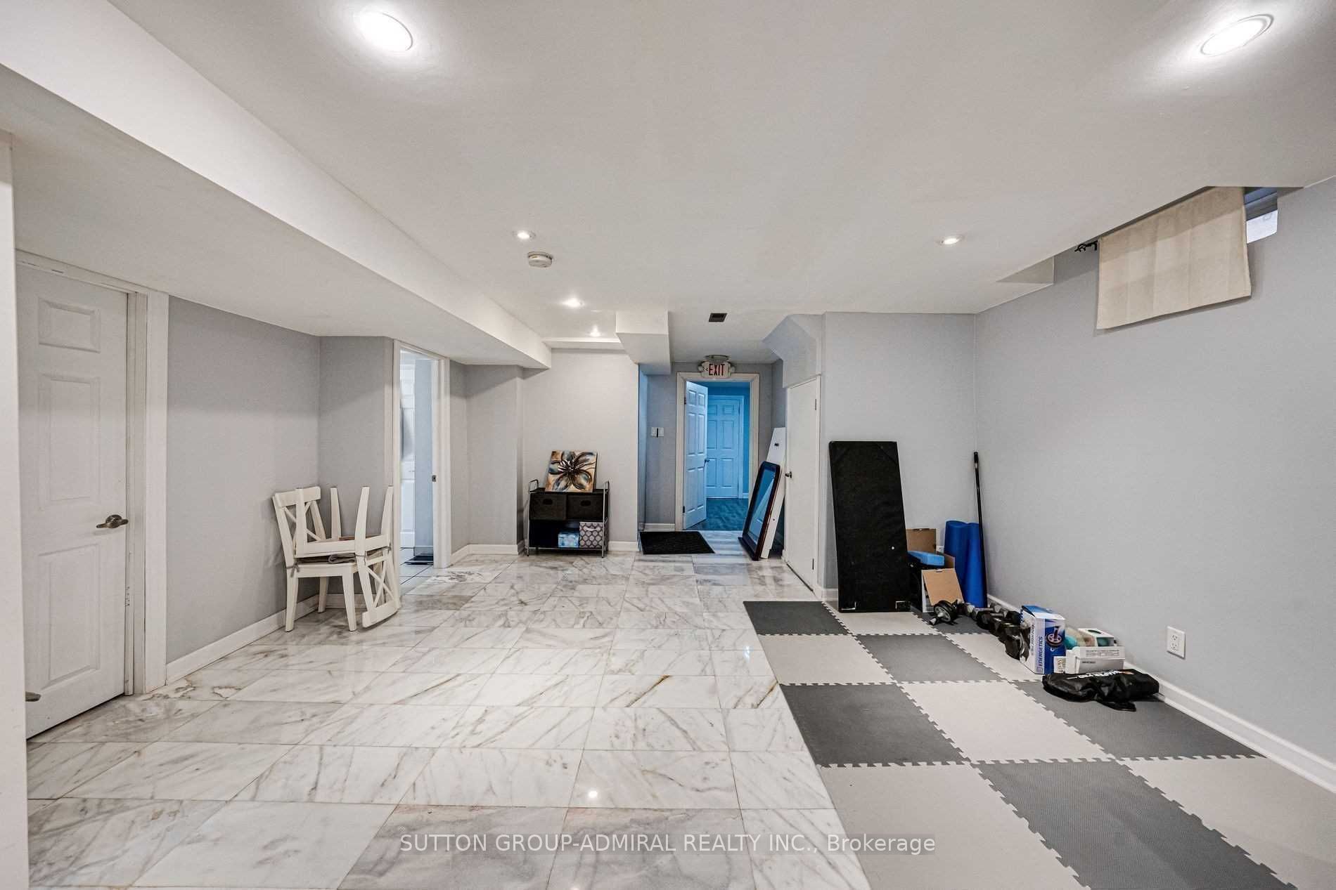 318 Forest Run Boulevard Lower Level