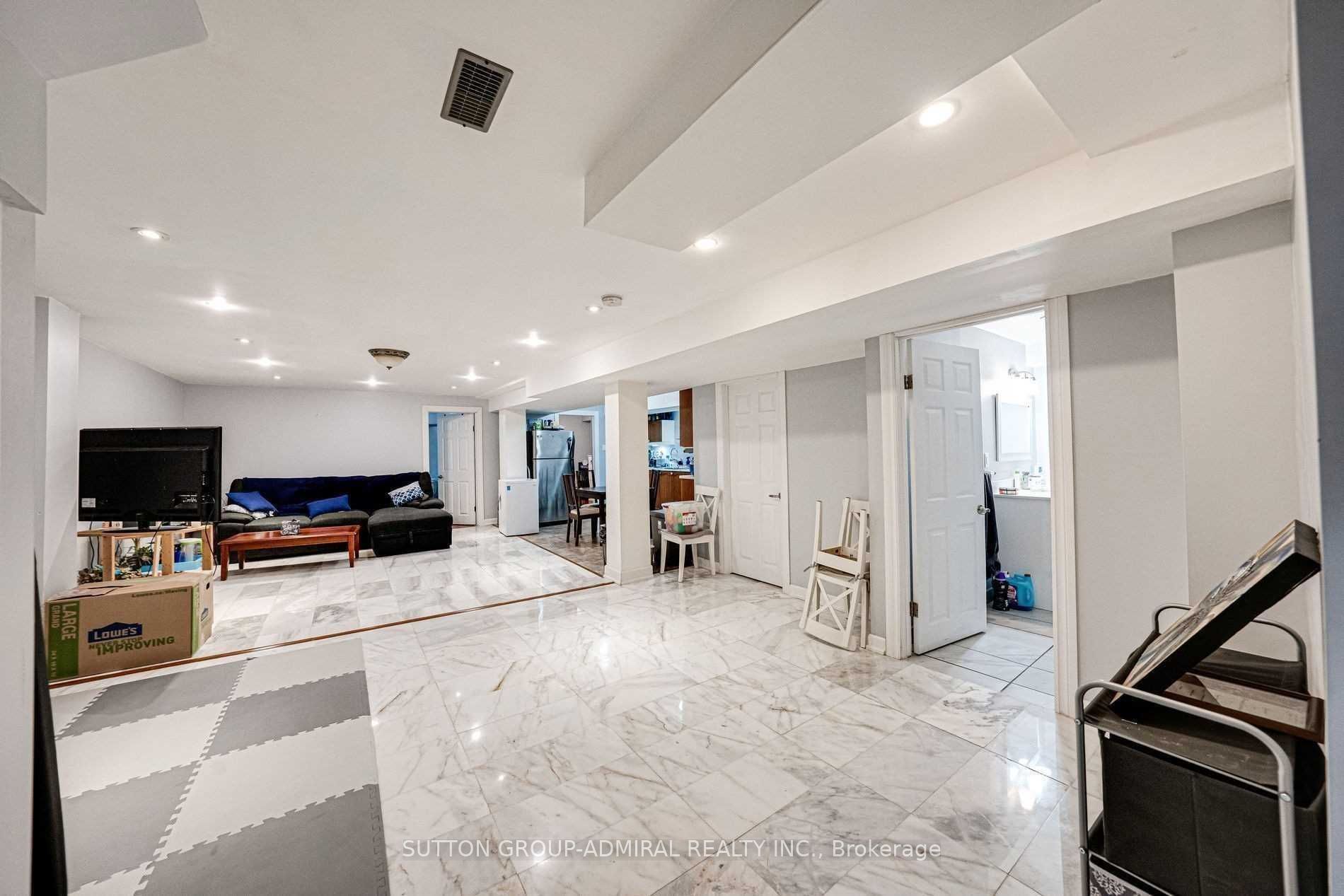 318 Forest Run Boulevard Lower Level