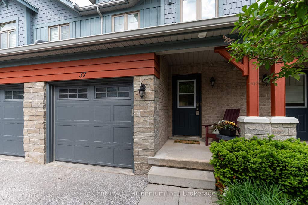 Photo of 37 Silver Glen Boulevard, Collingwood, ON L9Y 0G9 (MLS # S12990118)