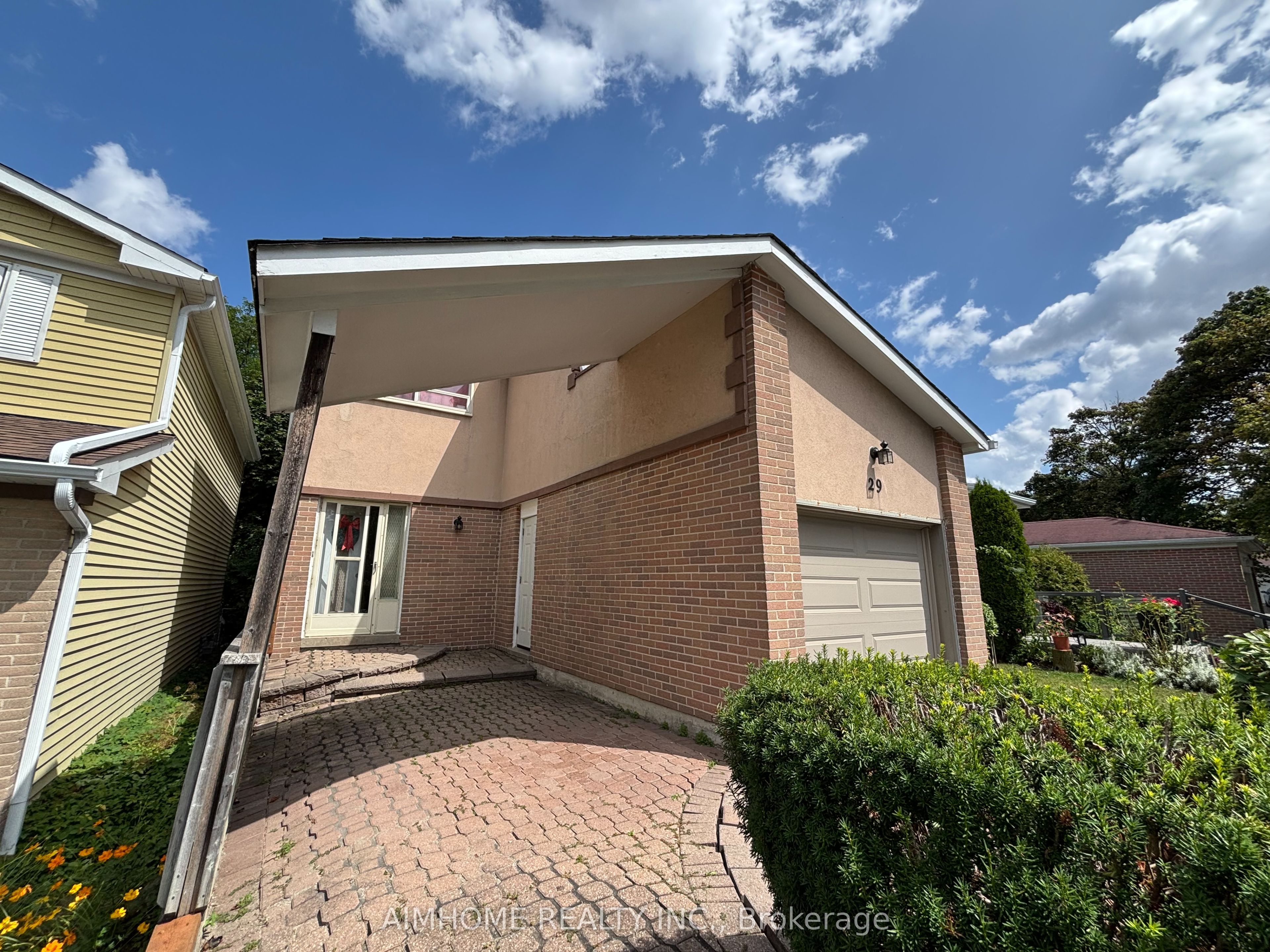 29 Snowshoe Crescent