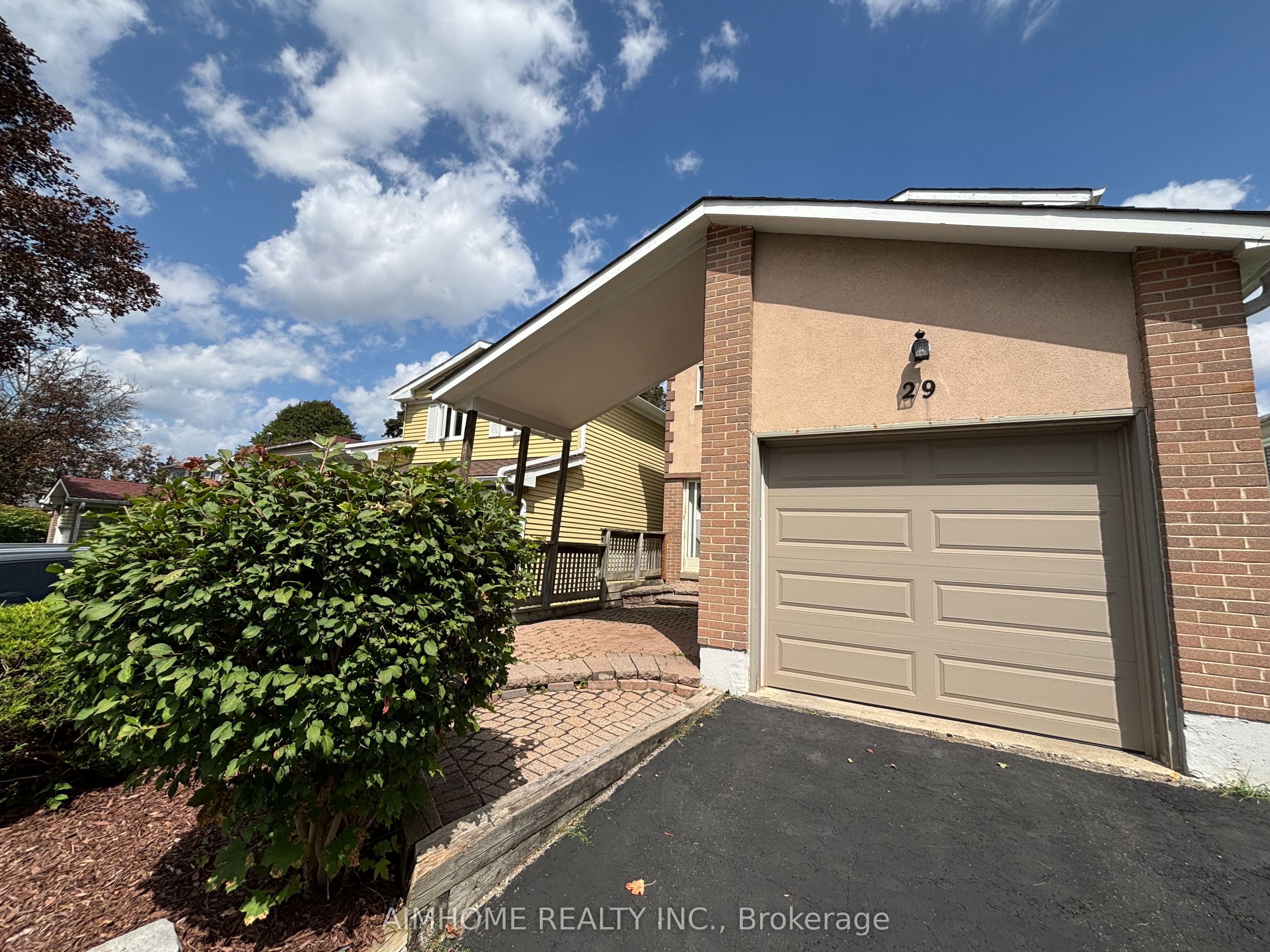 29 Snowshoe Crescent