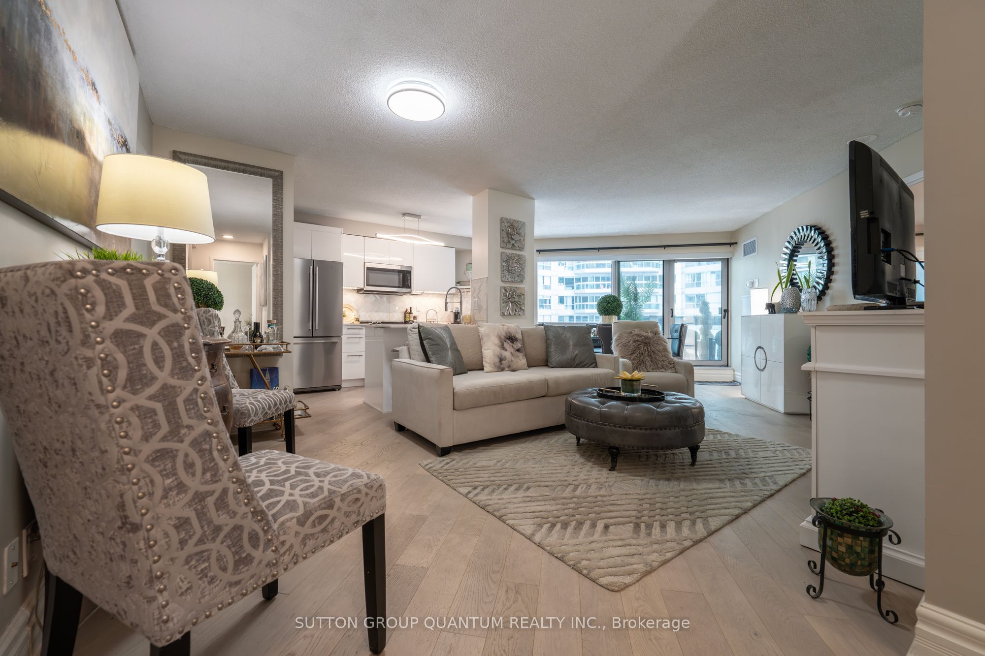 10 Queens Quay W 814