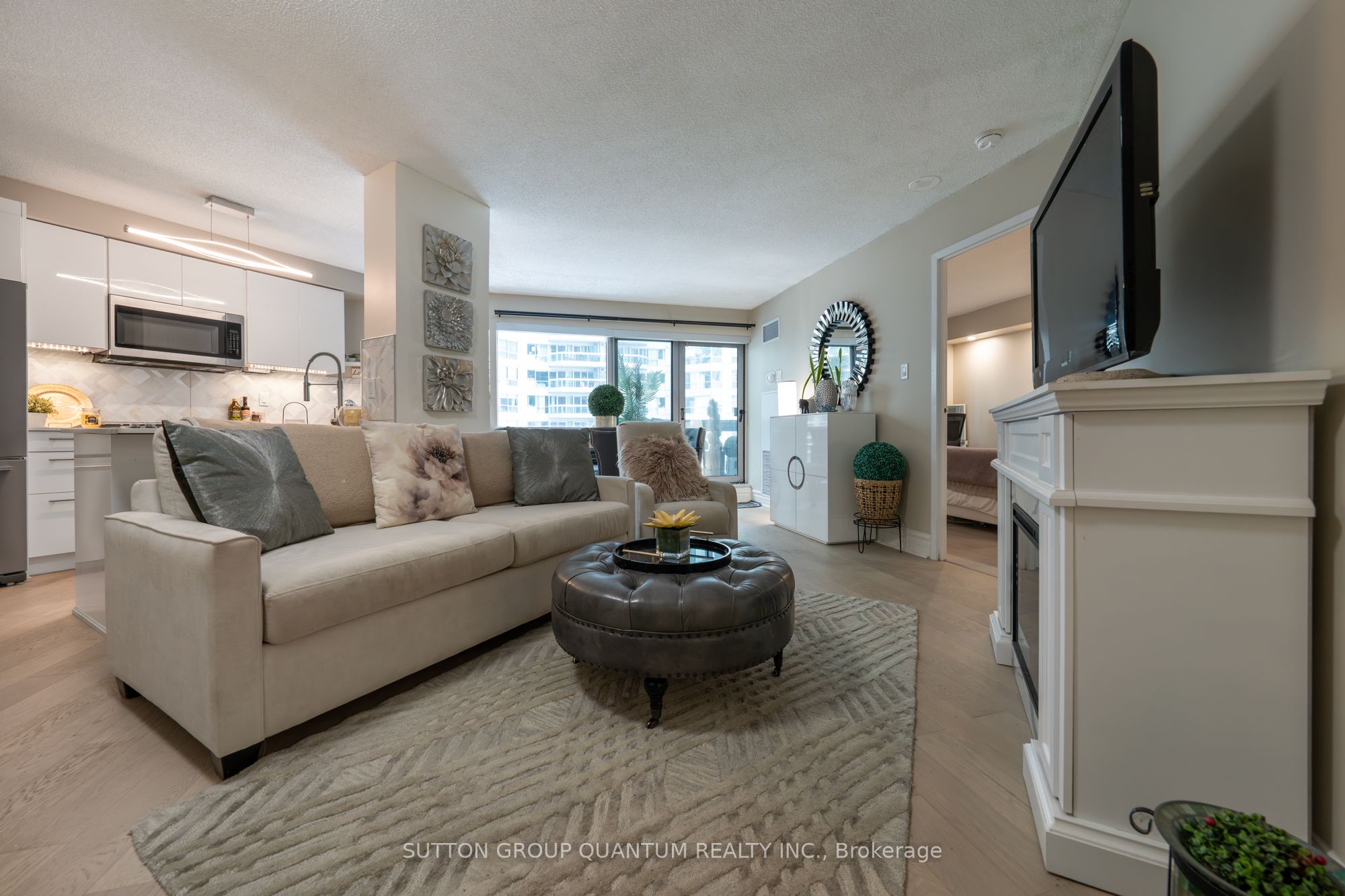 10 Queens Quay W 814