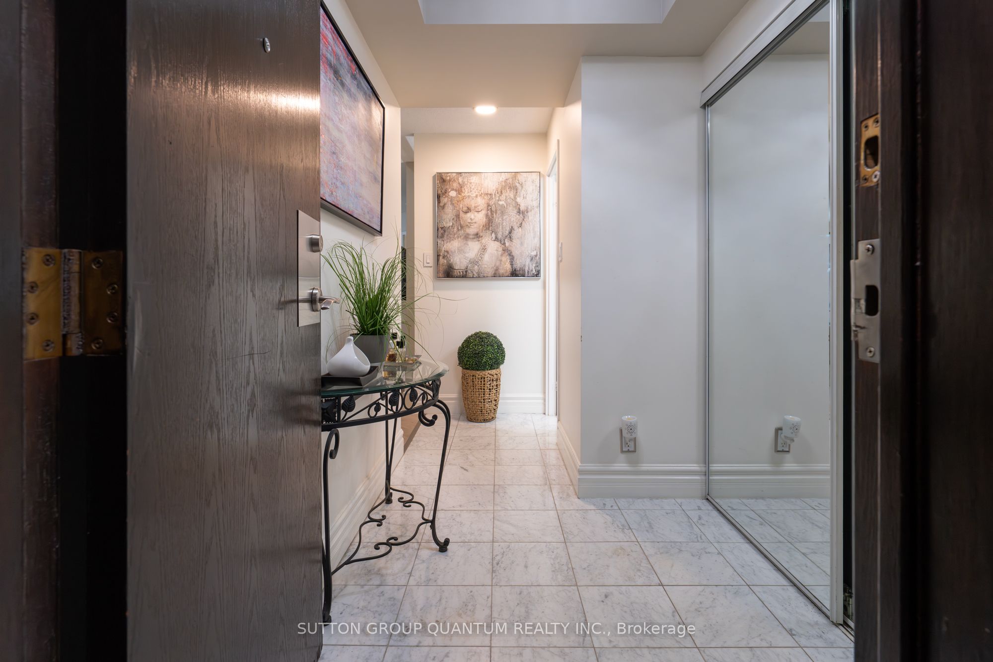 10 Queens Quay W 814