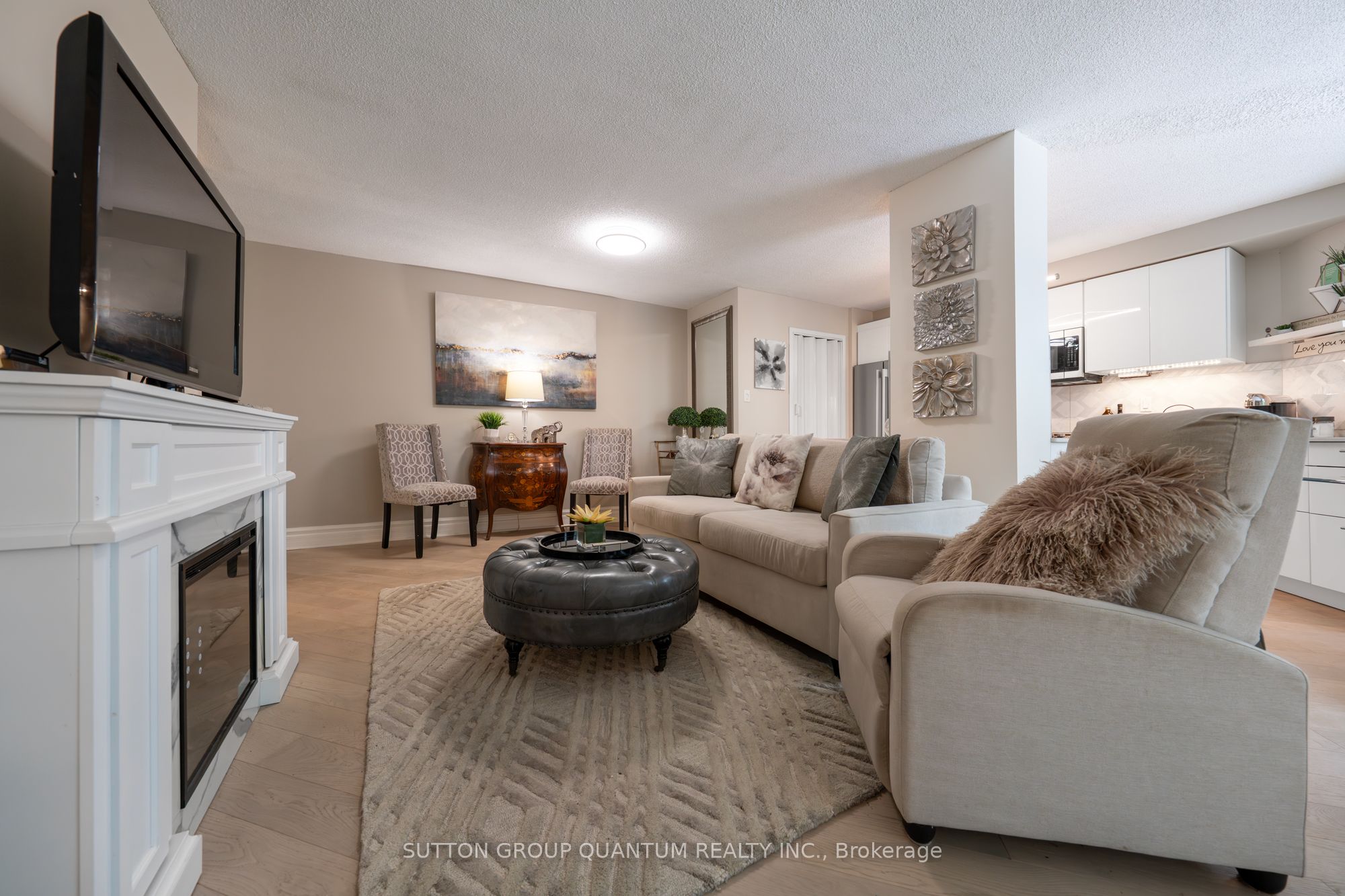 10 Queens Quay W 814