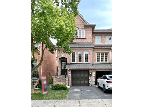 25 Bluewater Court Toronto ON M8V 4A7