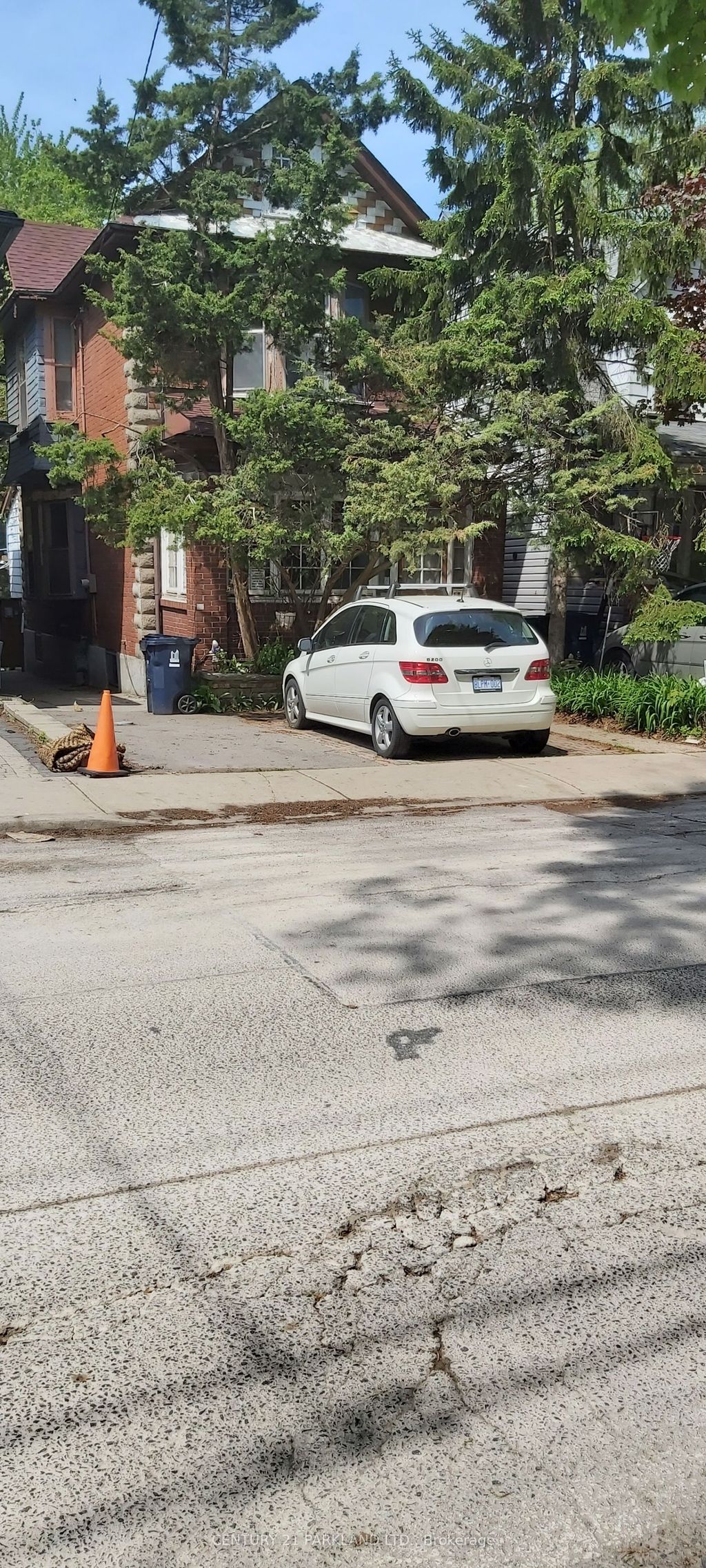 Photo of 74 Kenilworth Avenue, Toronto, ON M4L 3S5 (MLS # E13014562)