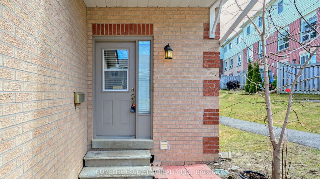Photo of 579 Gibney Crescent #1, Newmarket, ON L3X 1Y3 (MLS # N12907832)