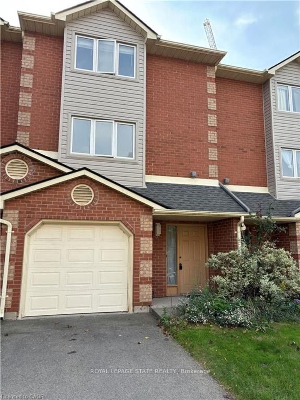 Photo of 72 Stone Church Road W, Hamilton, ON L9B 2H8 (MLS # X12484604)
