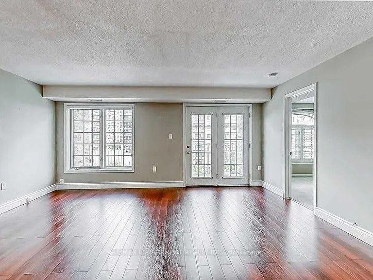 216 Plains Road W F405