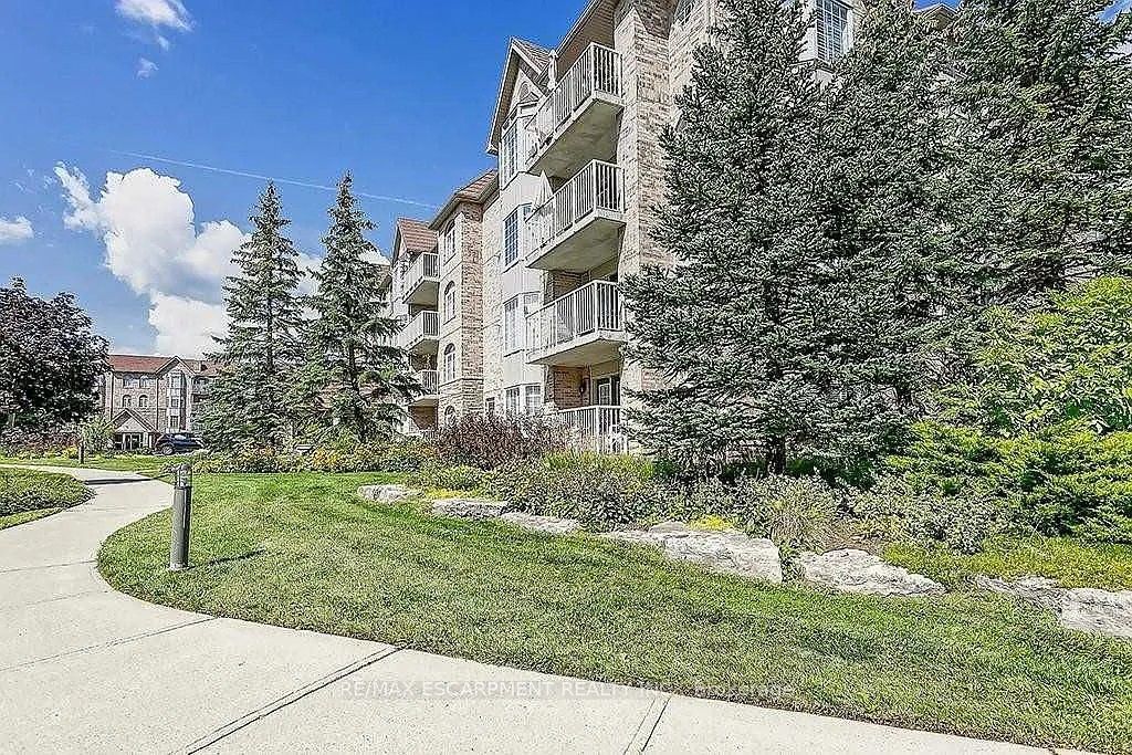 216 Plains Road W F405