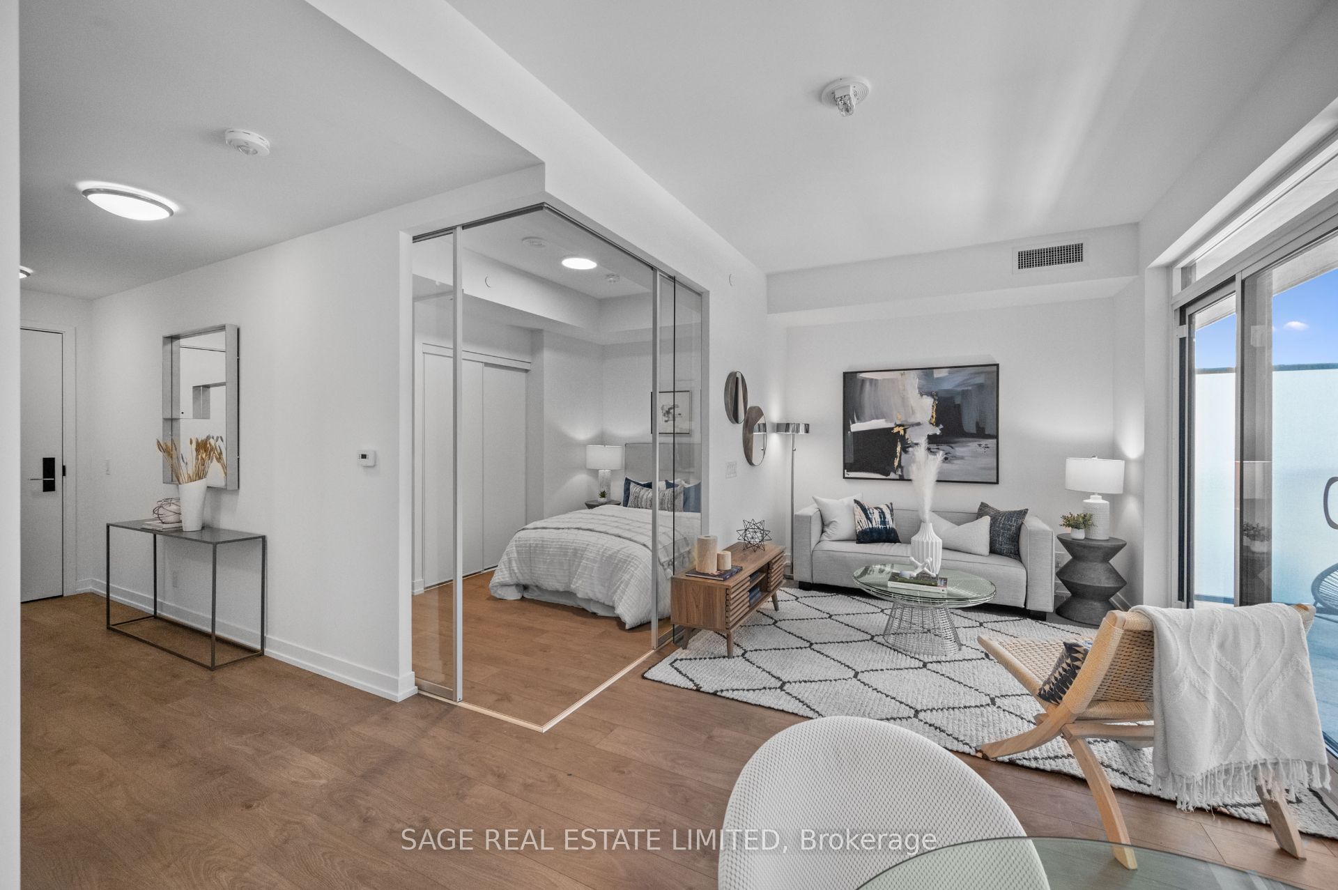 270 Dufferin Street 711