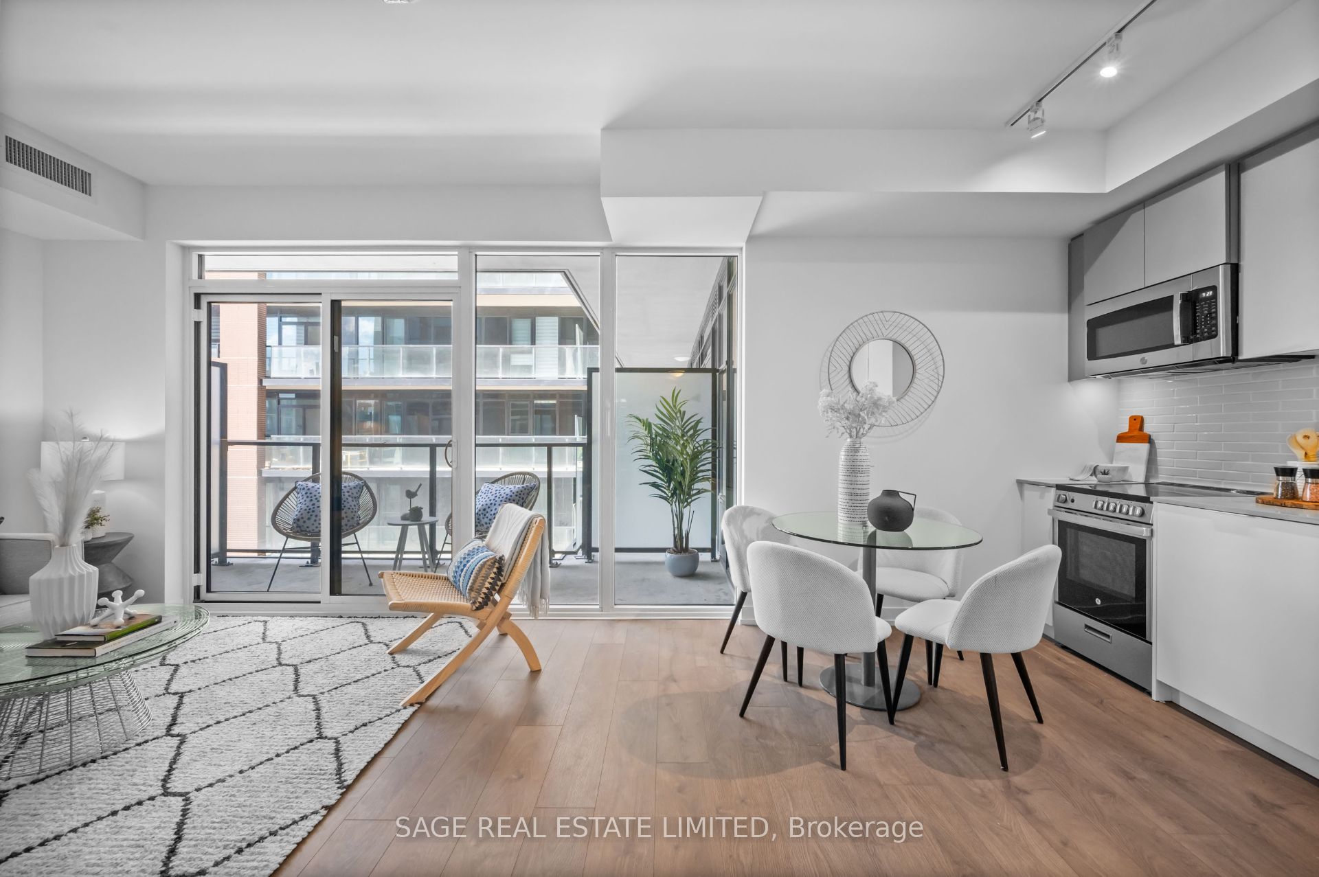 270 Dufferin Street 711