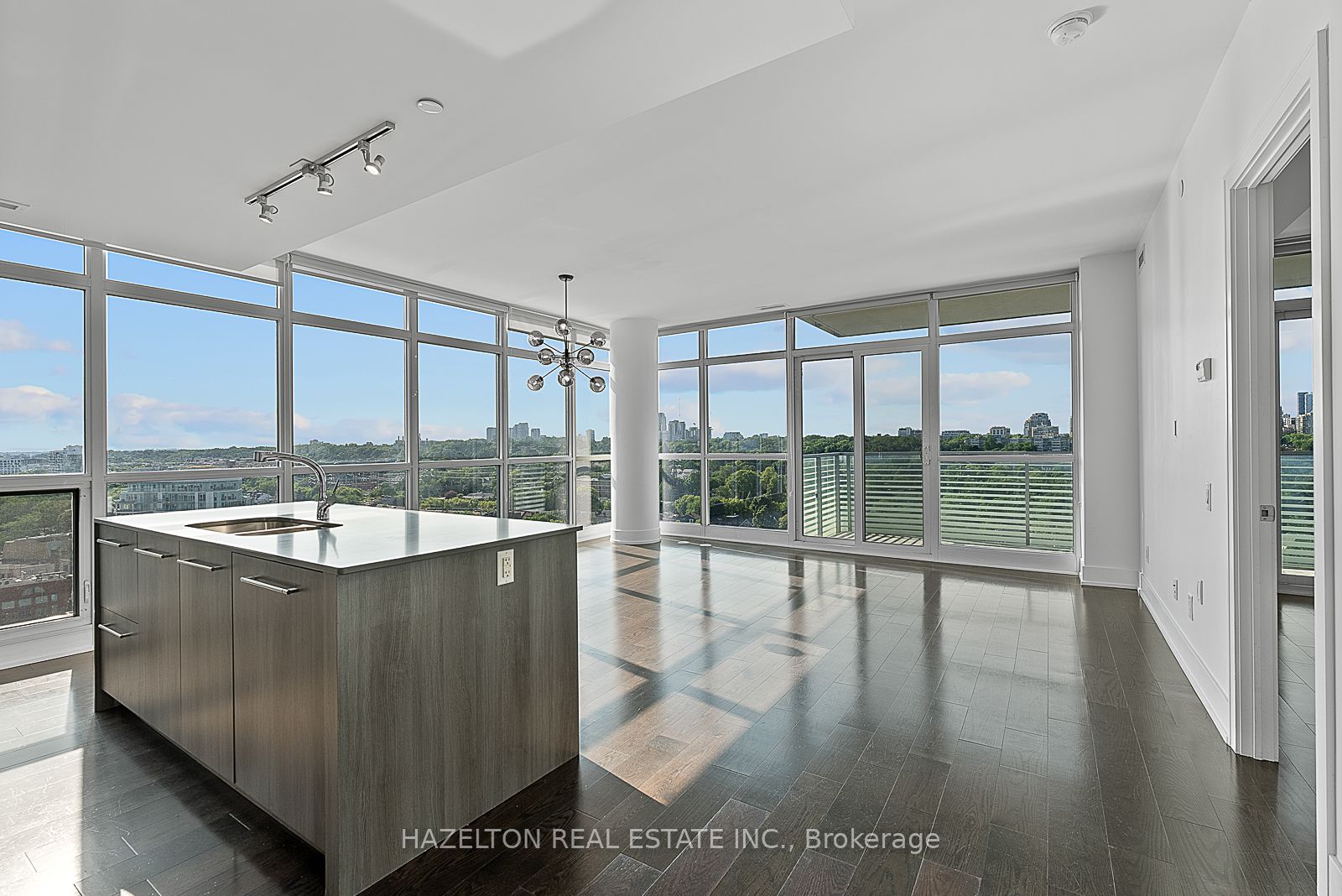 170 Avenue Road 1605
