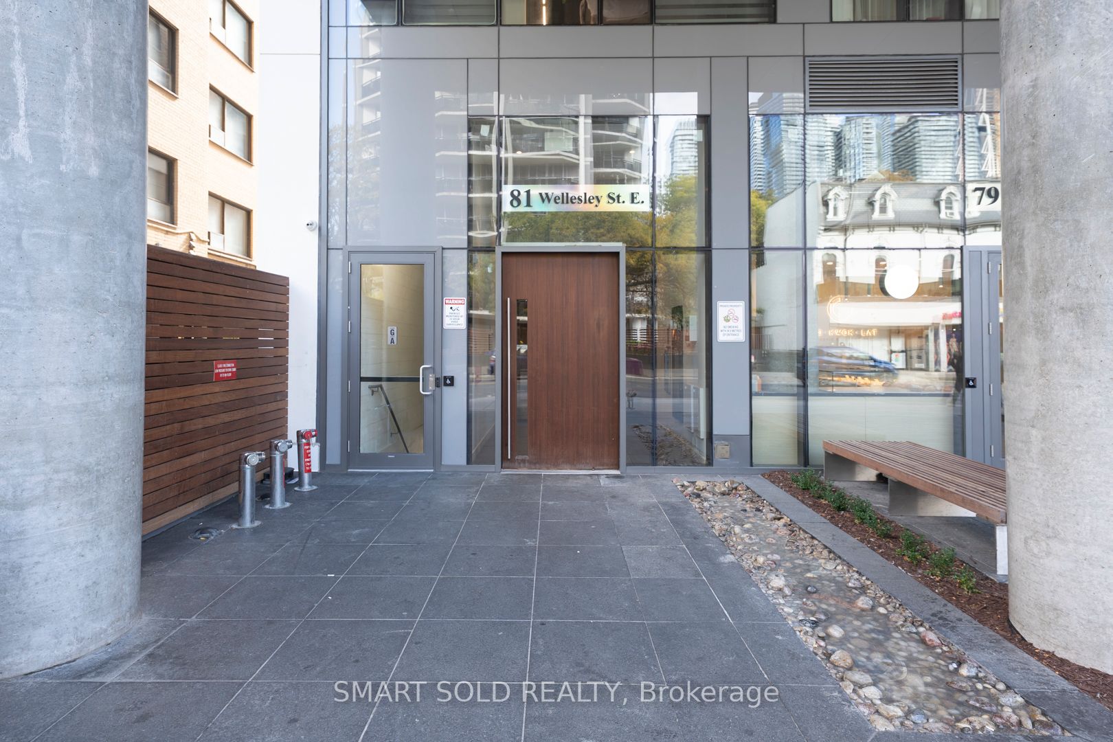 81 Wellesley Street E 1307