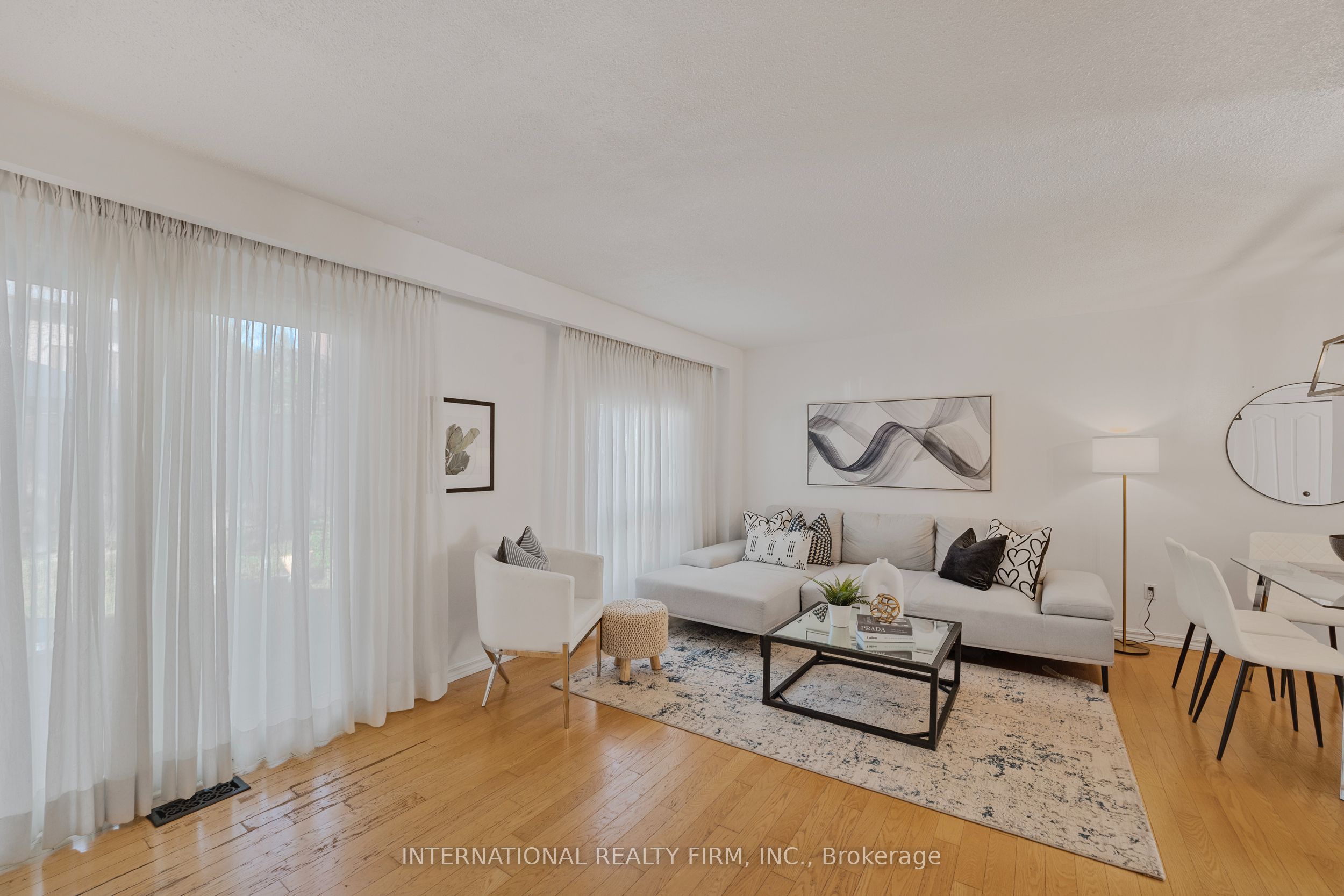 900 Dundas Street W 14