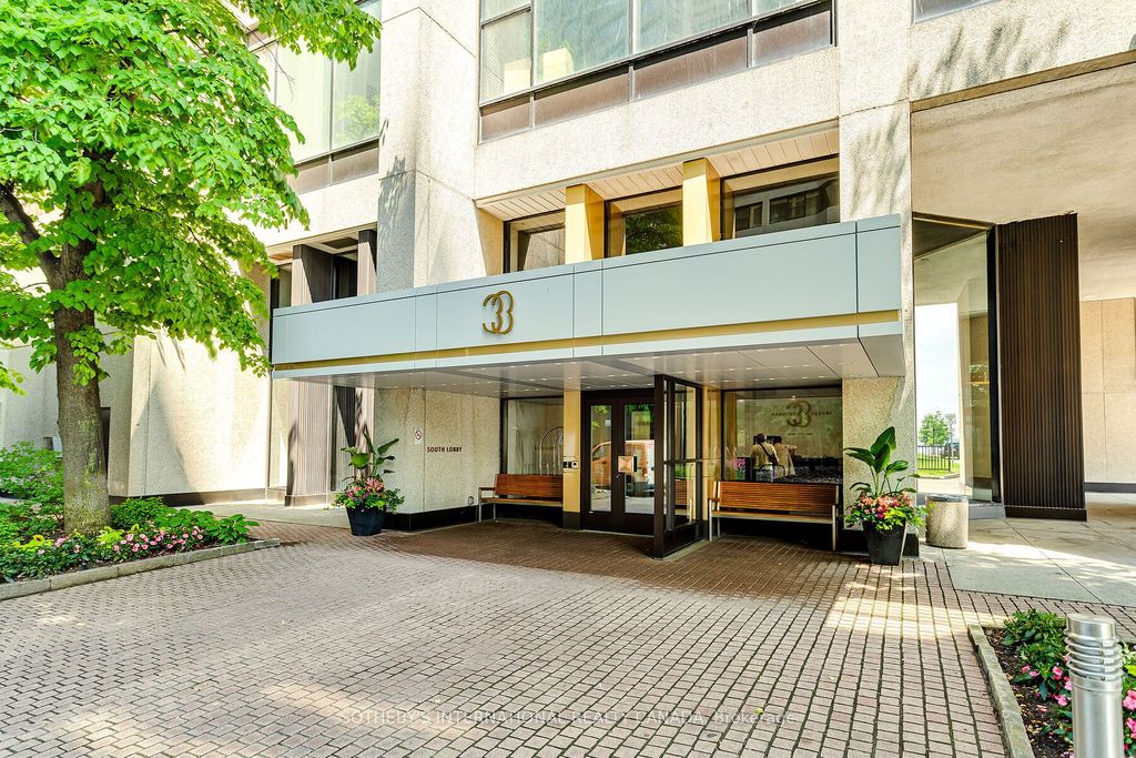 Photo of 33 Harbour Square #3408, Toronto, ON M5J 2G2 (MLS # C12417306)