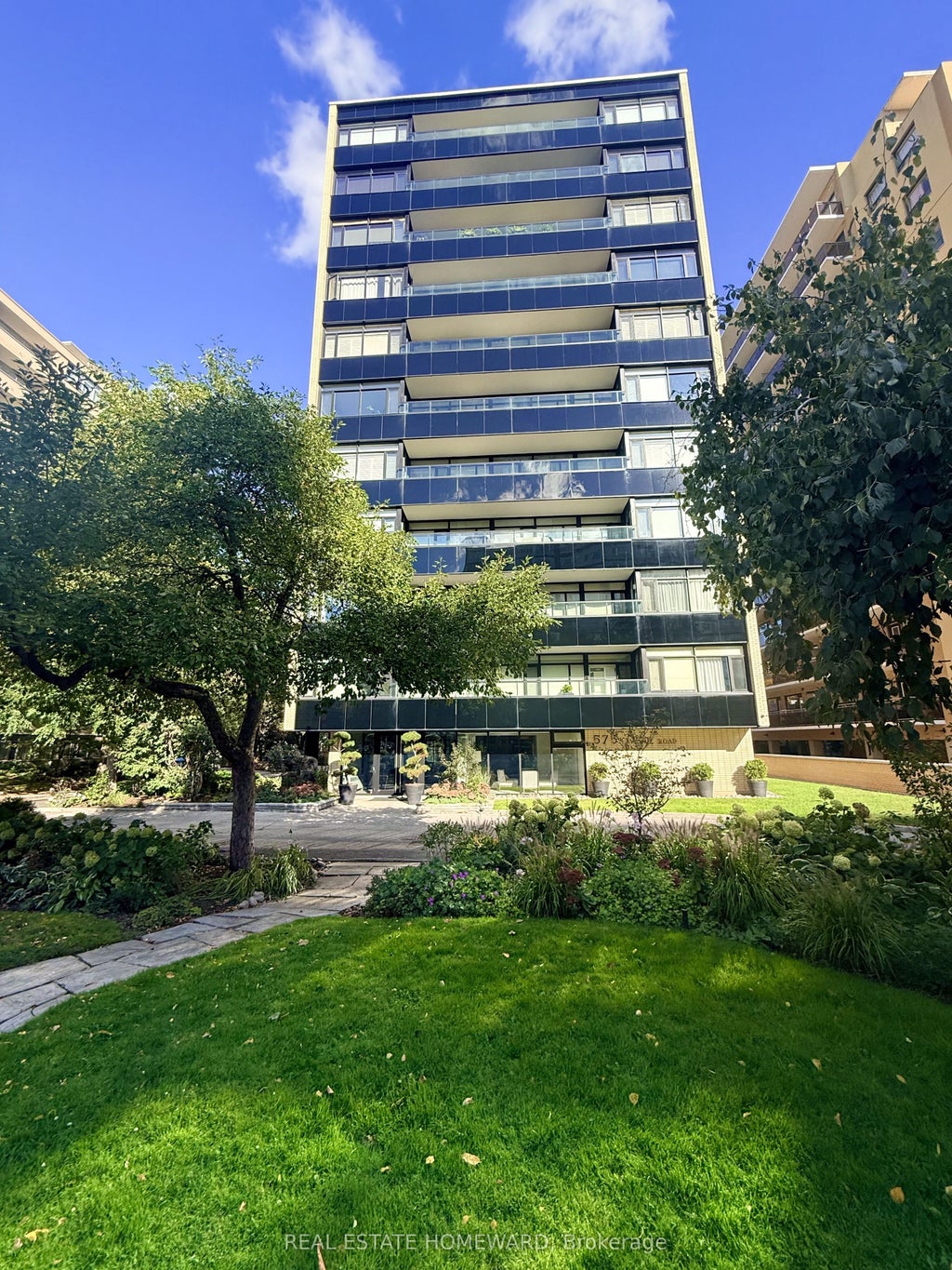 Photo of 575 Avenue Road #203, Toronto, ON M4V 2K2 (MLS # C13867238)
