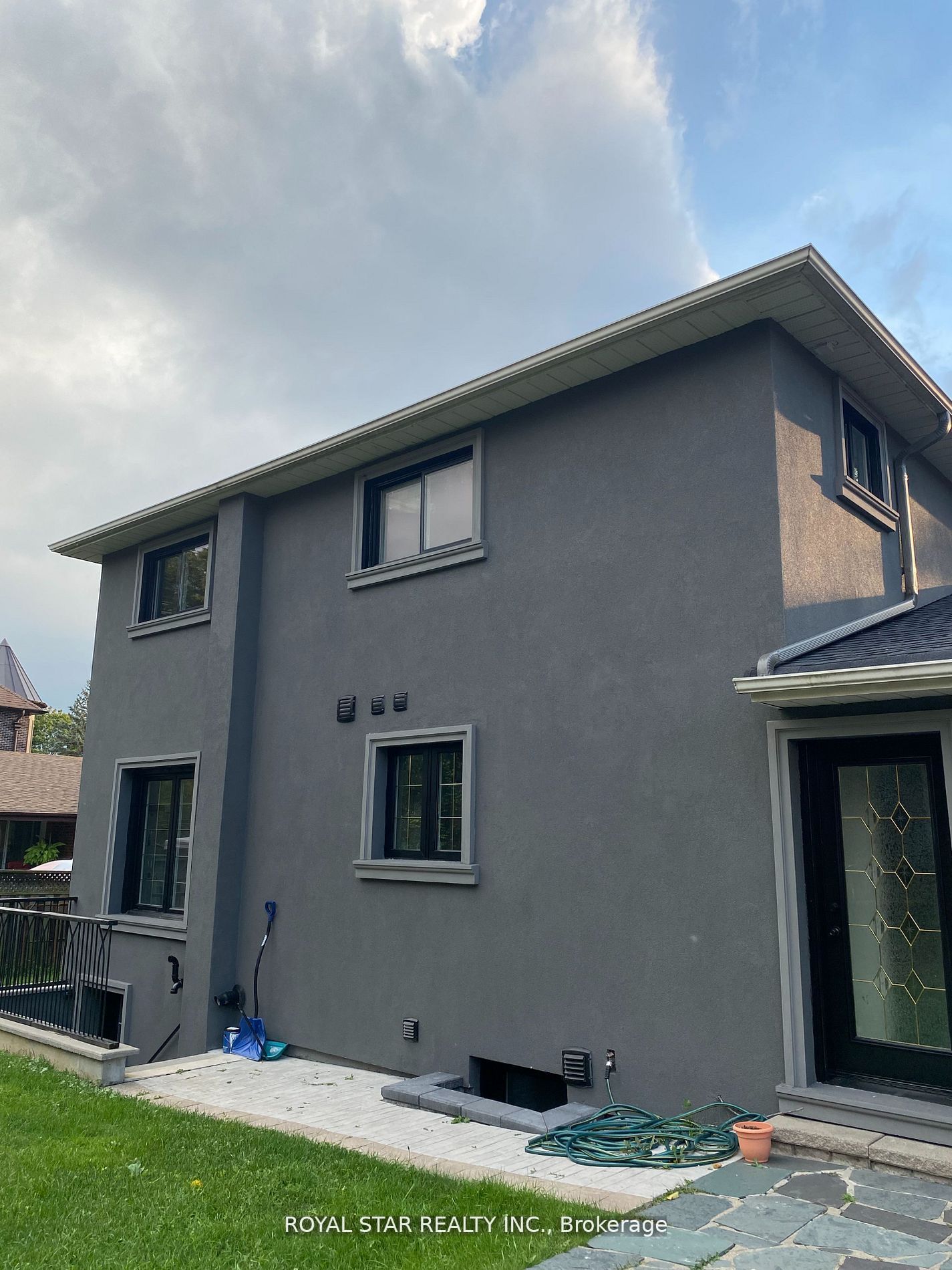 48 Sunnywood Crescent Bsmt