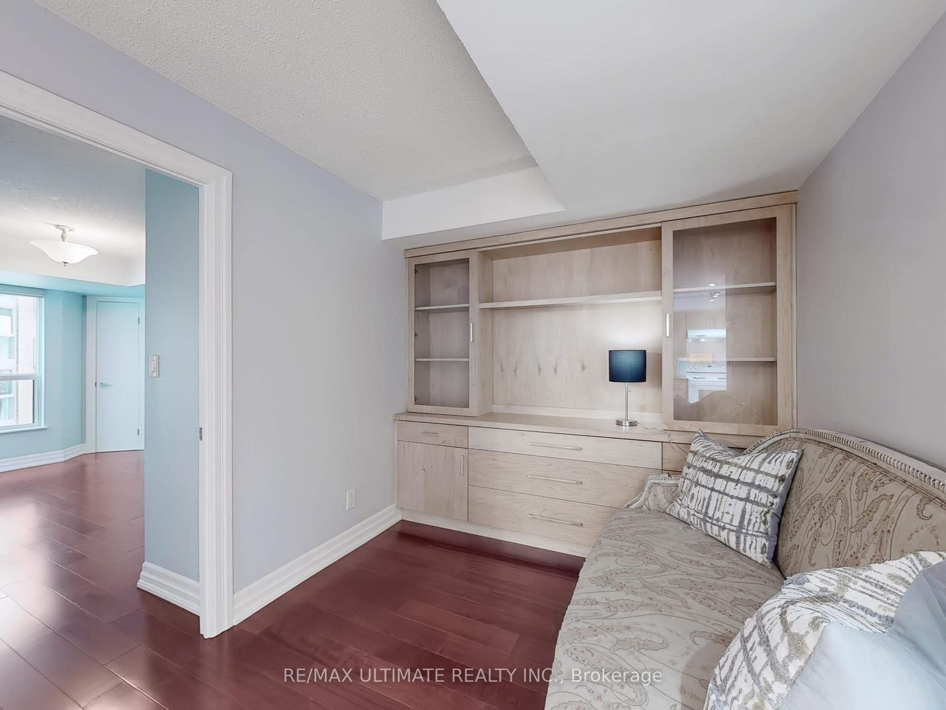 300 Bloor Street E 1113