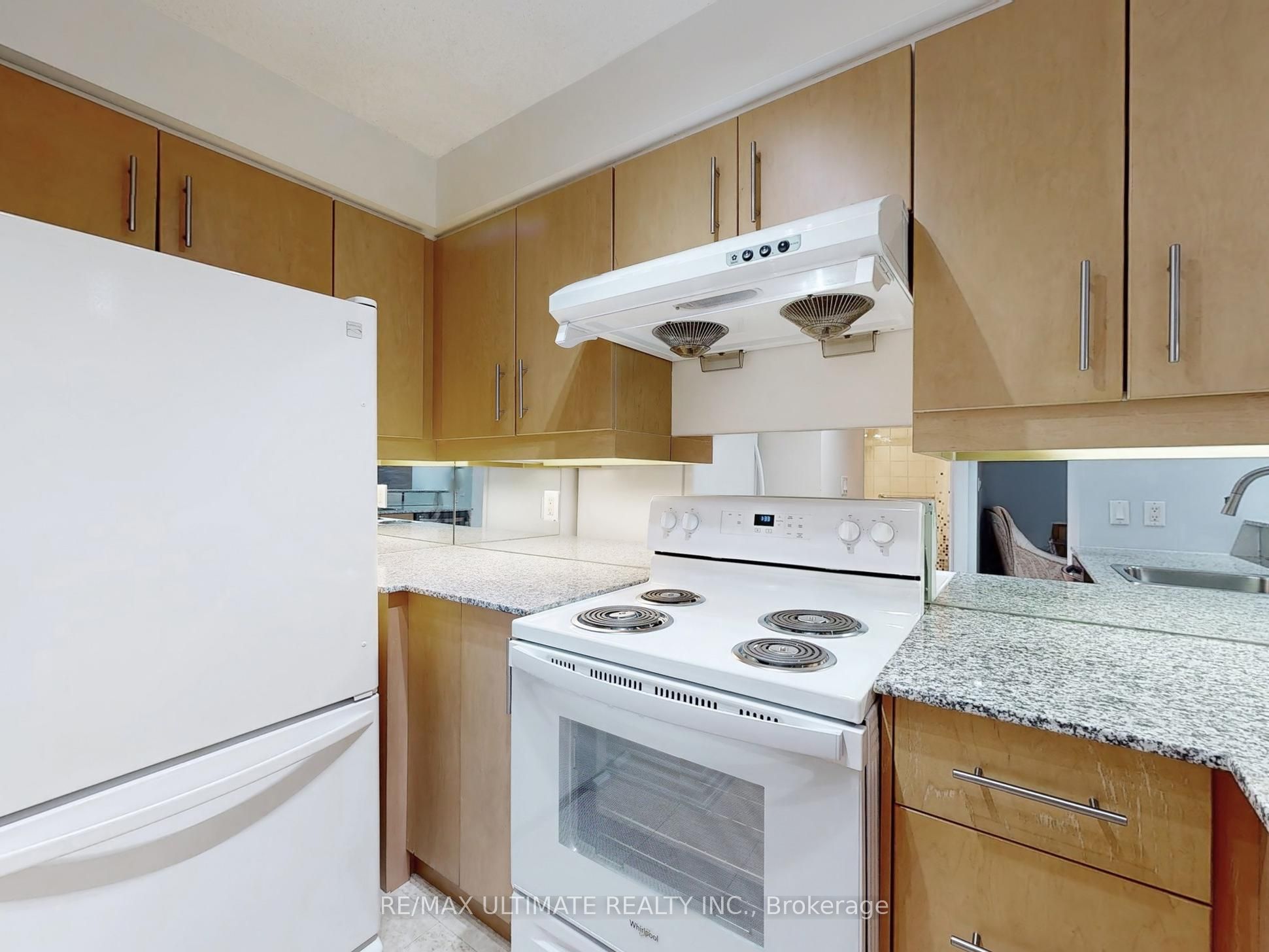 300 Bloor Street E 1113