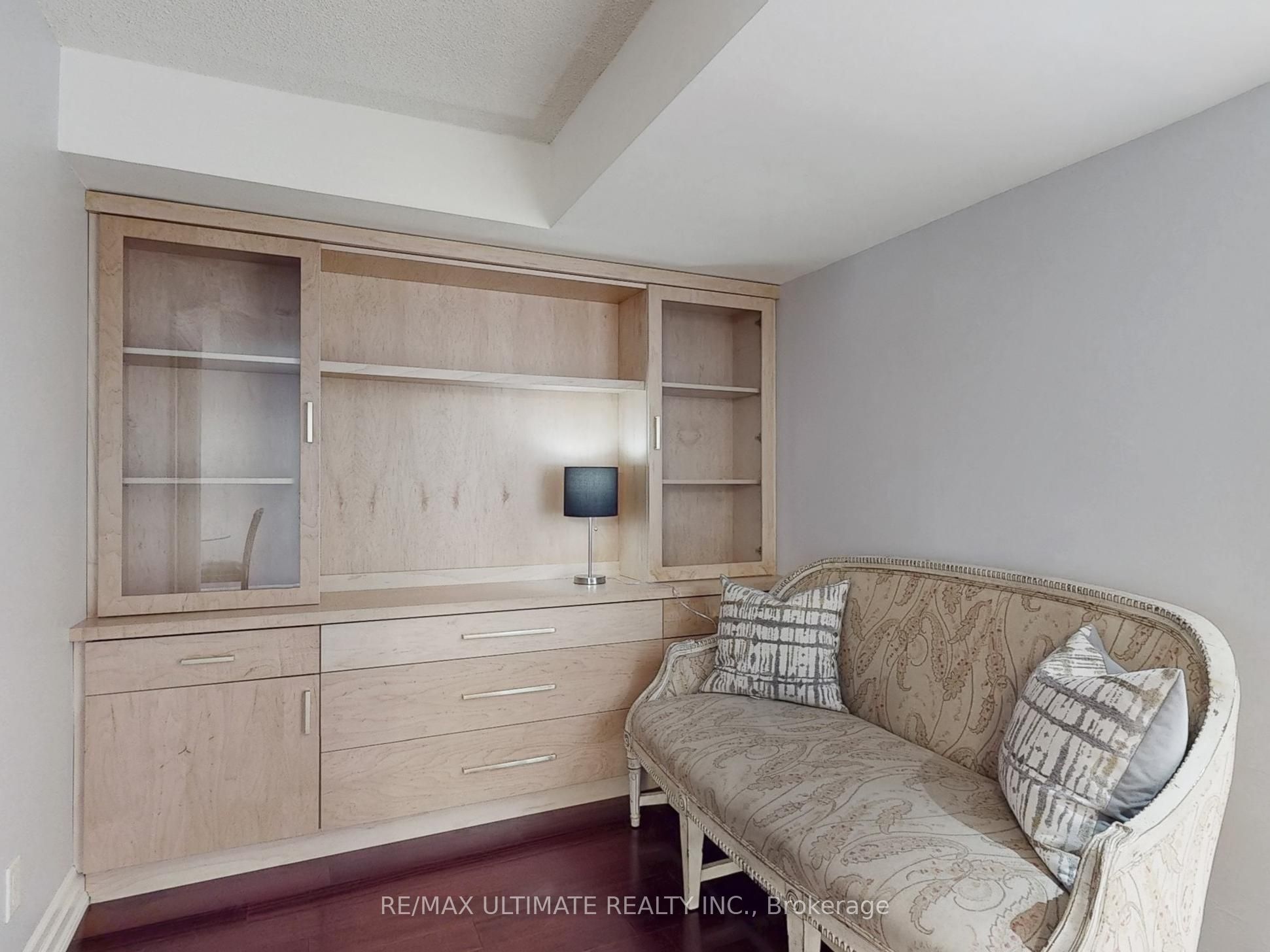300 Bloor Street E 1113