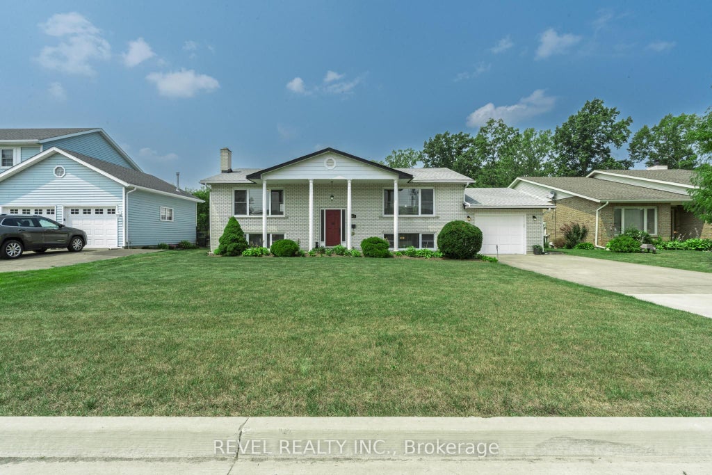 Photo of 3641 Rapids View Drive, Niagara Falls, ON L2G 7M8 (MLS # X13080726)