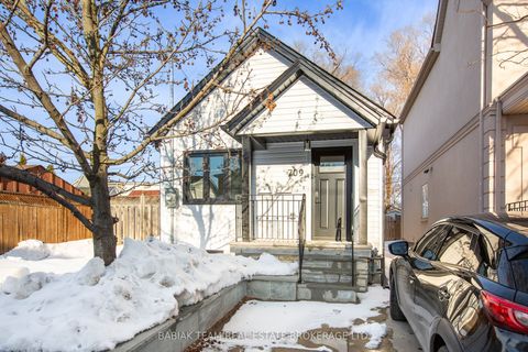 709 Willard Avenue Lower Toronto ON M6S 3S7
