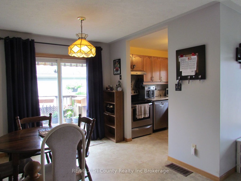Photo of 29 Beckett Boulevard, Tillsonburg, ON N4G 5N1 (MLS # X14015044)