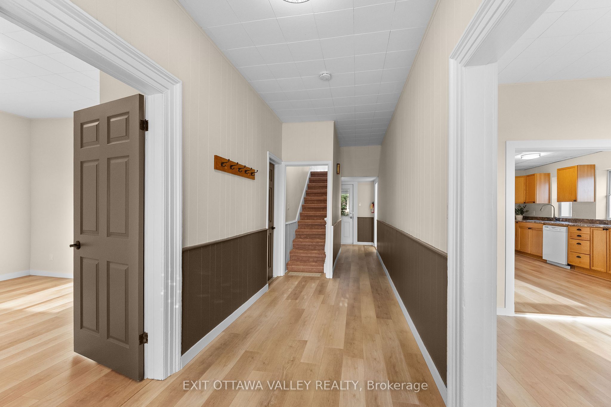 164 Maple Avenue - Photo 4