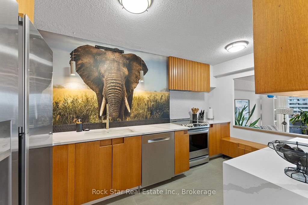 Photo of 270 Scarlett Road #1305, Toronto, ON M6N 4X7 (MLS # W12390589)