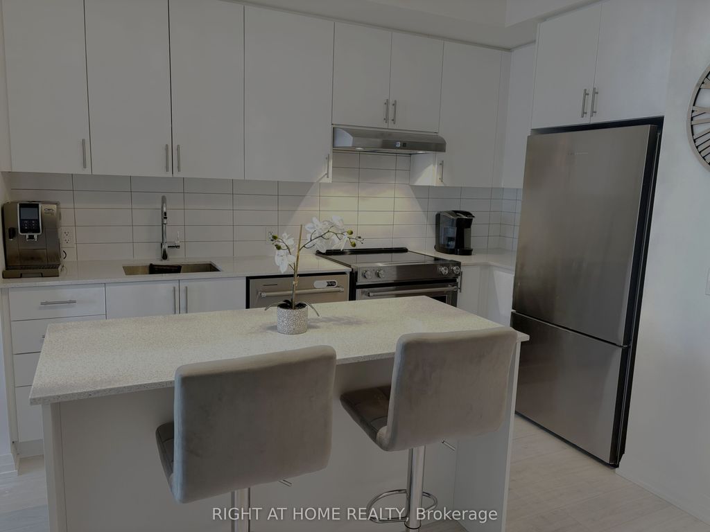 Photo of 9000 Jane Street #1704, Vaughan, ON L4K 0M6 (MLS # N13080150)