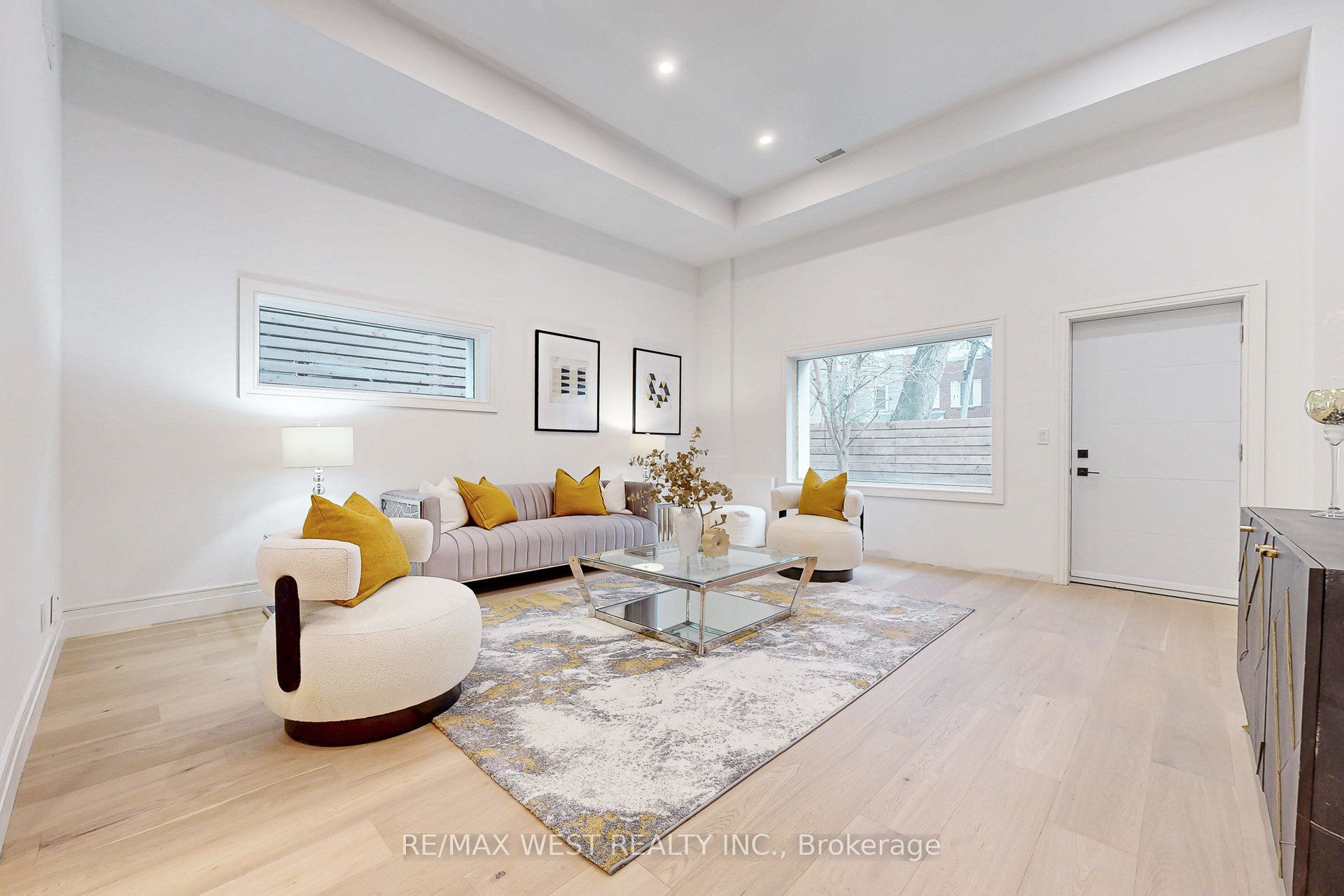 2639 R Dundas Street W 4