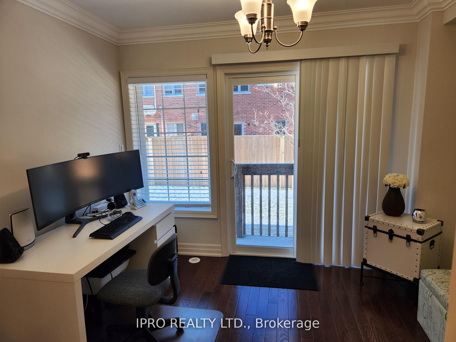 1137 Haig Boulevard 6