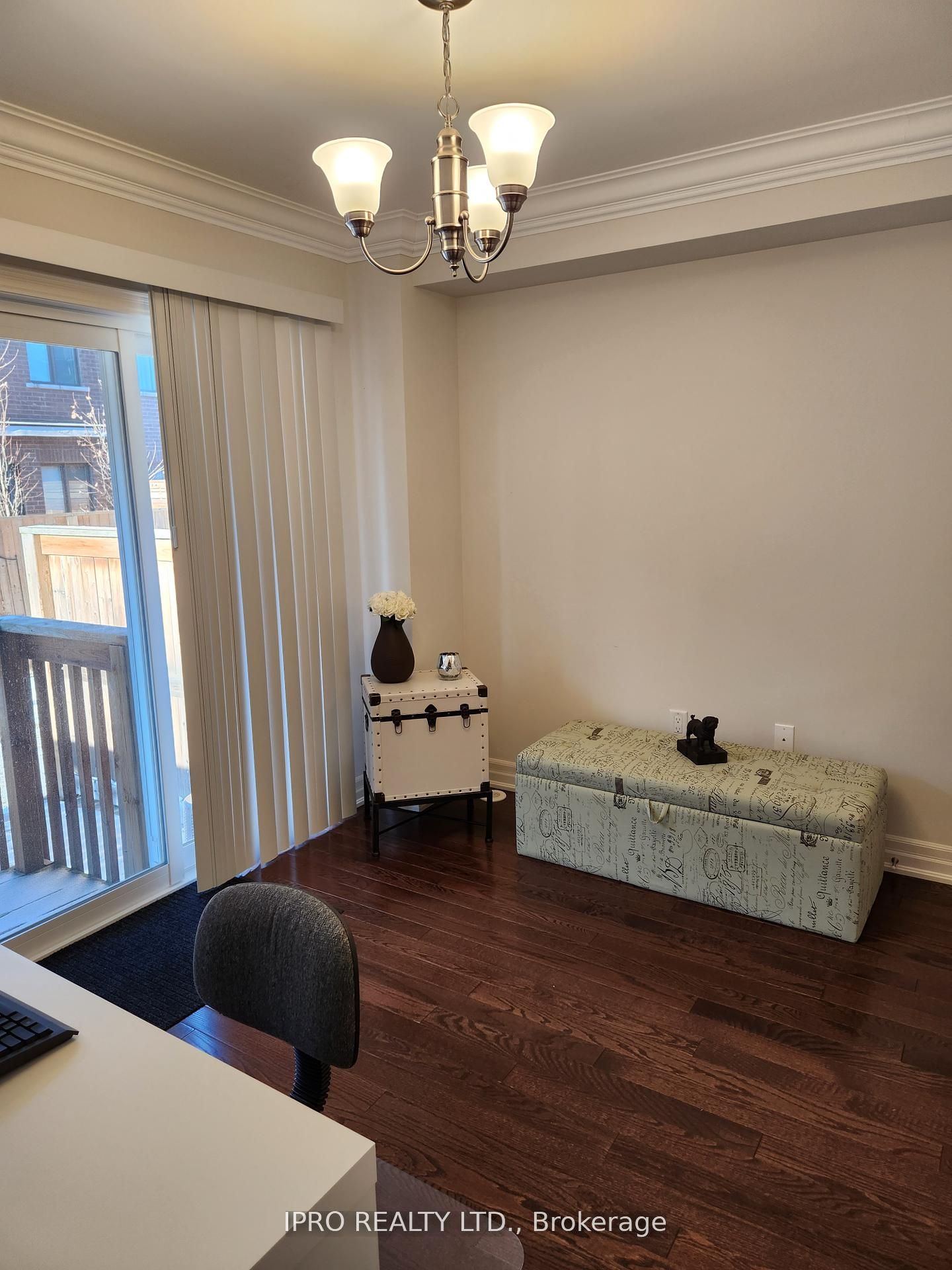 1137 Haig Boulevard 6