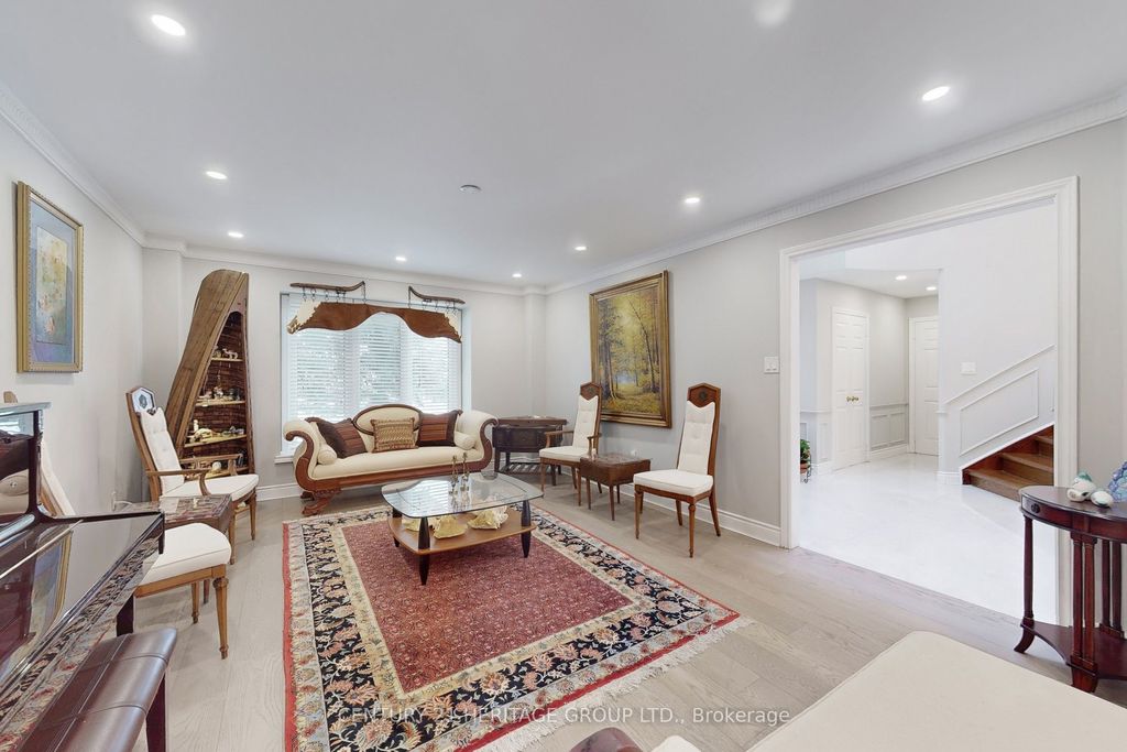 Photo of 335 Fern Avenue, Richmond Hill, ON L4C 8P6 (MLS # N13077558)