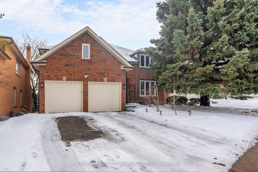 Photo of 335 Fern Avenue, Richmond Hill, ON L4C 8P6 (MLS # N13077558)