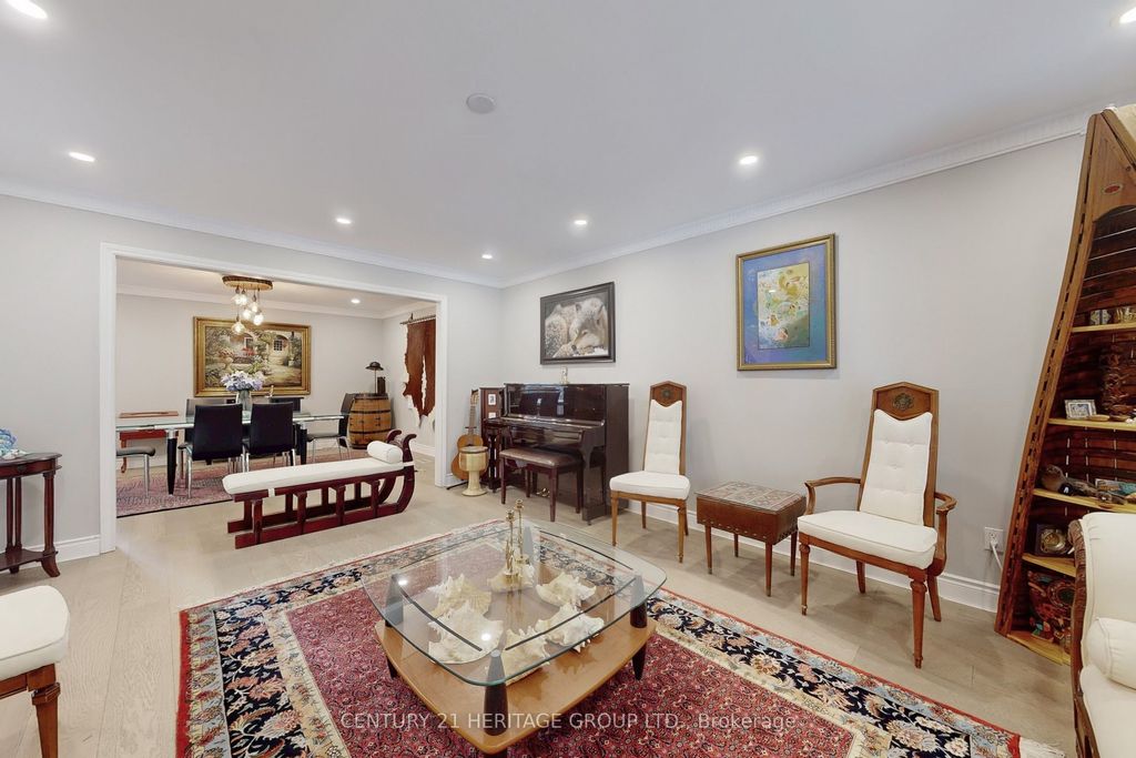 Photo of 335 Fern Avenue, Richmond Hill, ON L4C 8P6 (MLS # N13077558)