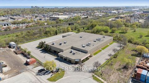 1400 Advance Road Oakville ON L6L 6L6