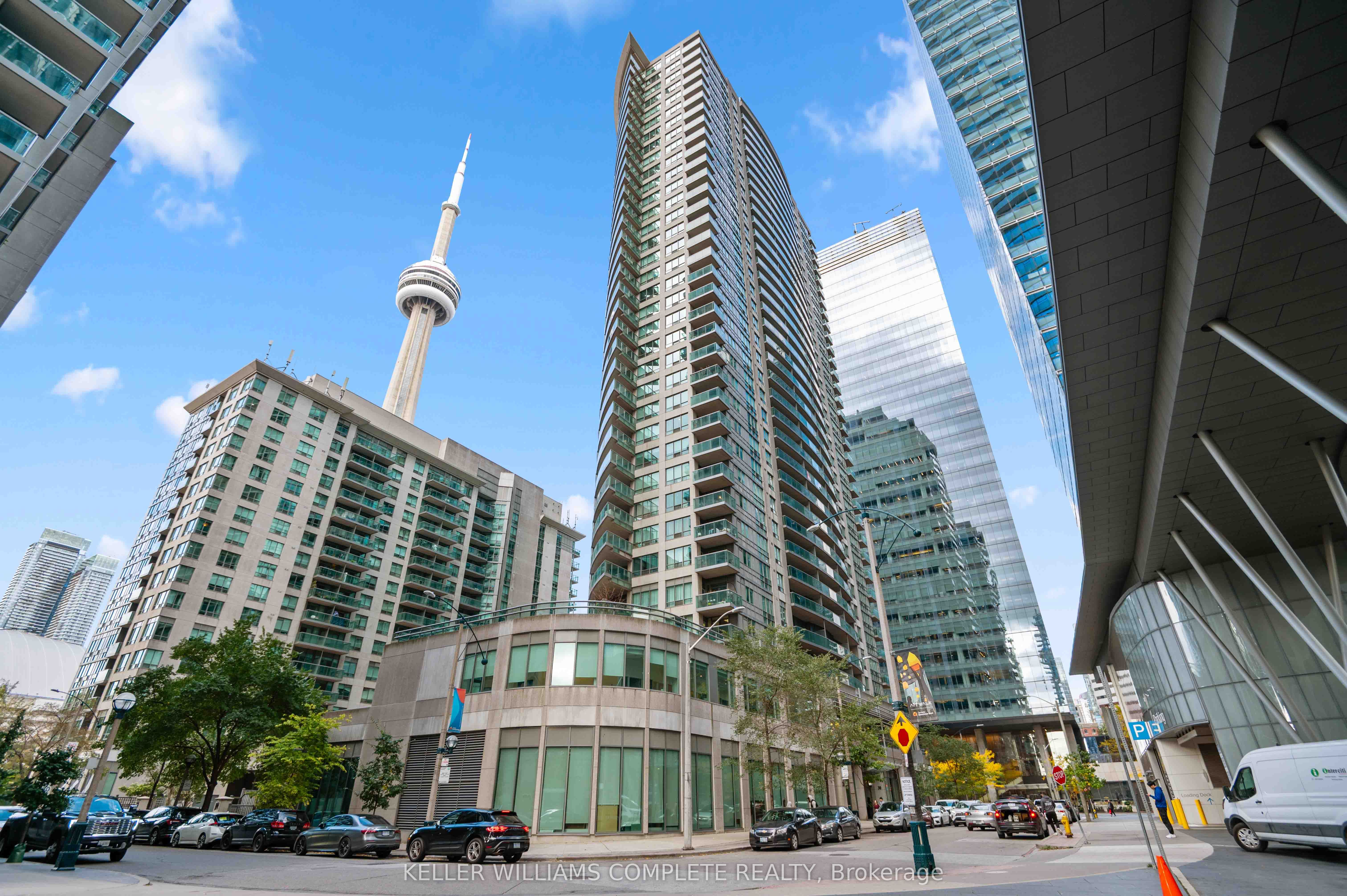 30 GRAND TRUNK Crescent SW 1110