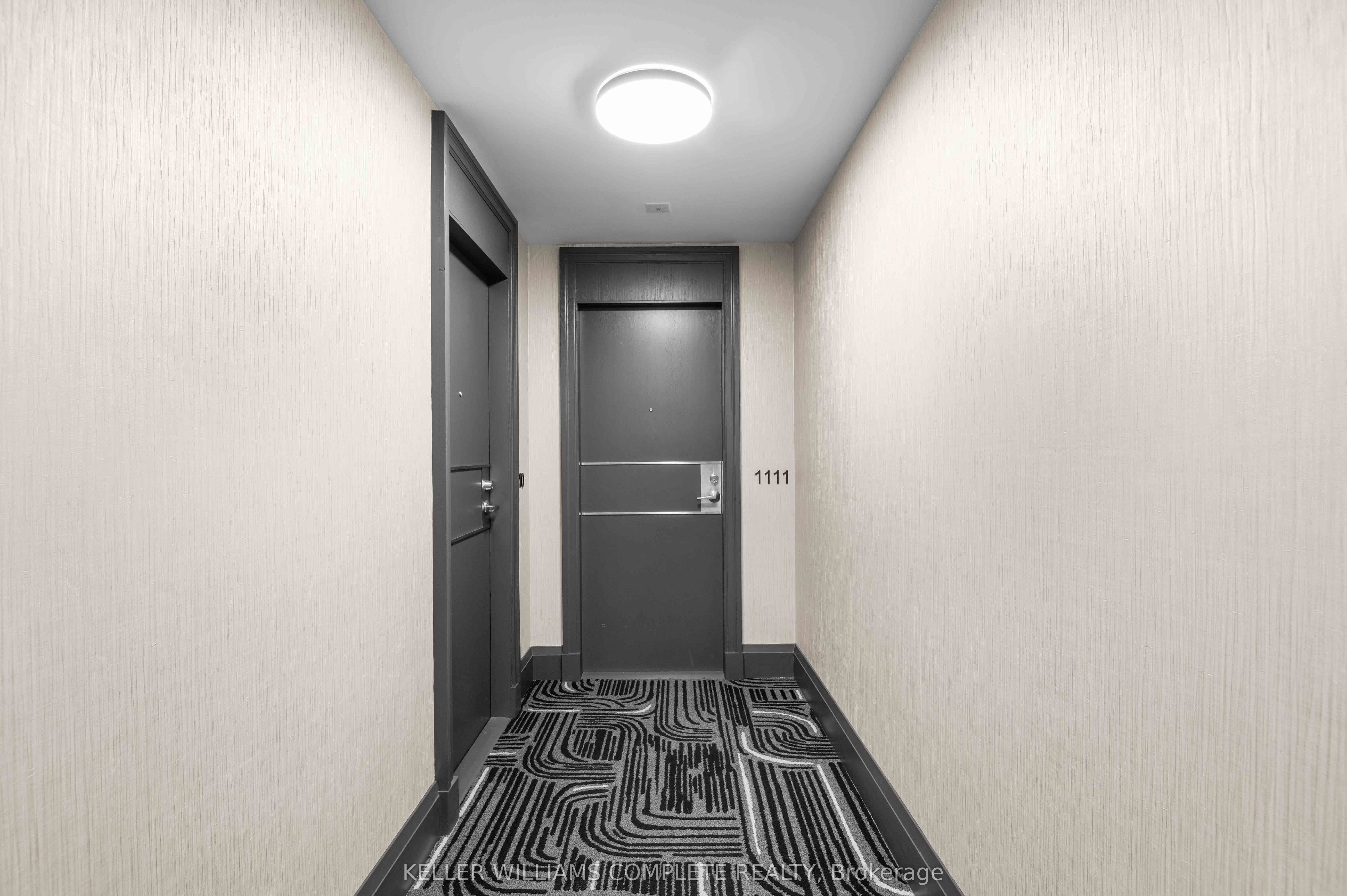 30 GRAND TRUNK Crescent SW 1110