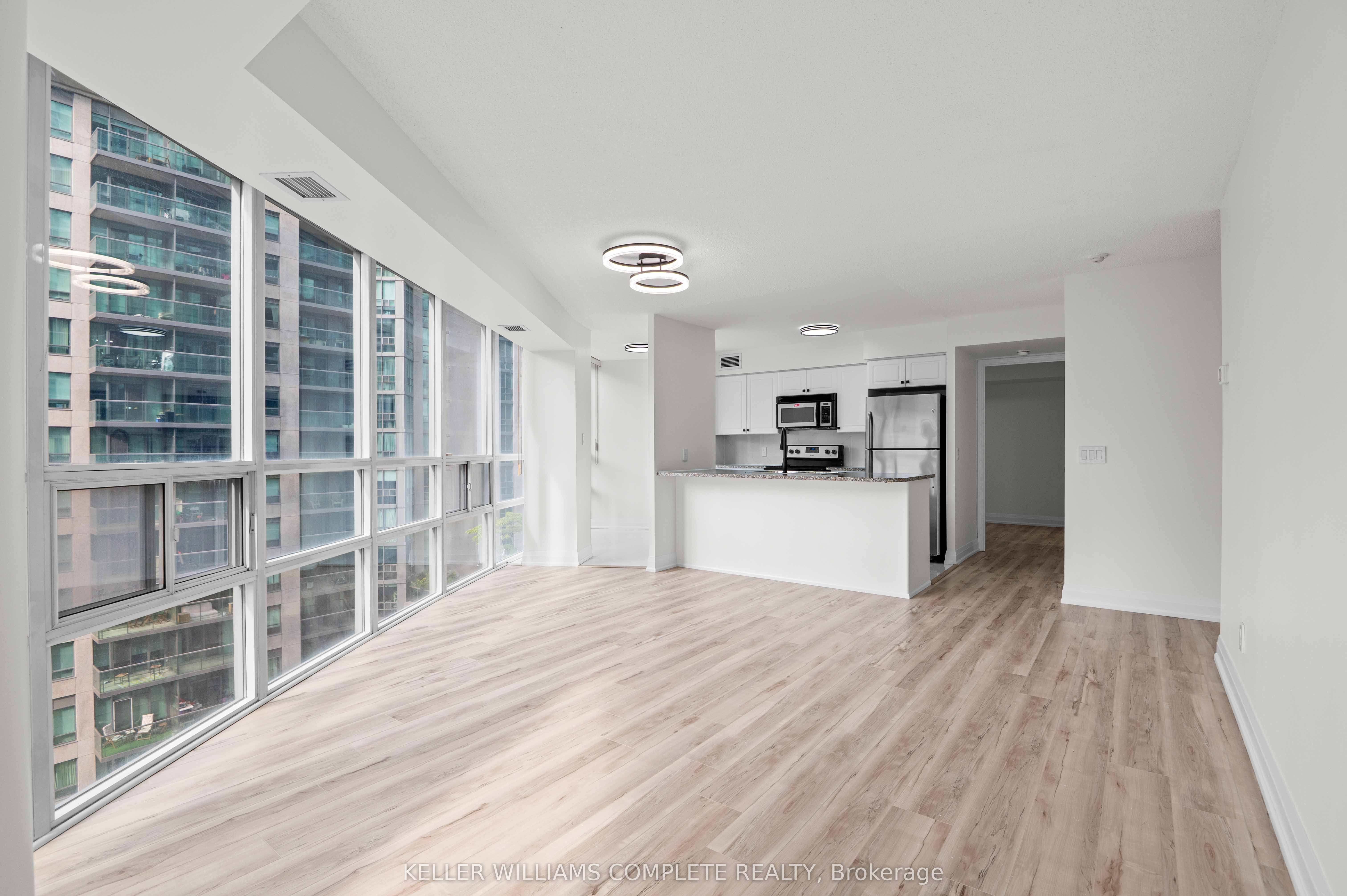 30 GRAND TRUNK Crescent SW 1110