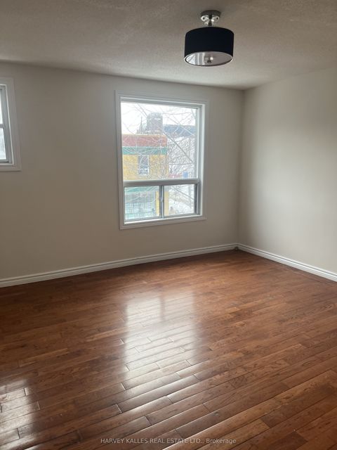 916 Bloor Street W Upper Toronto ON M6H 1L1