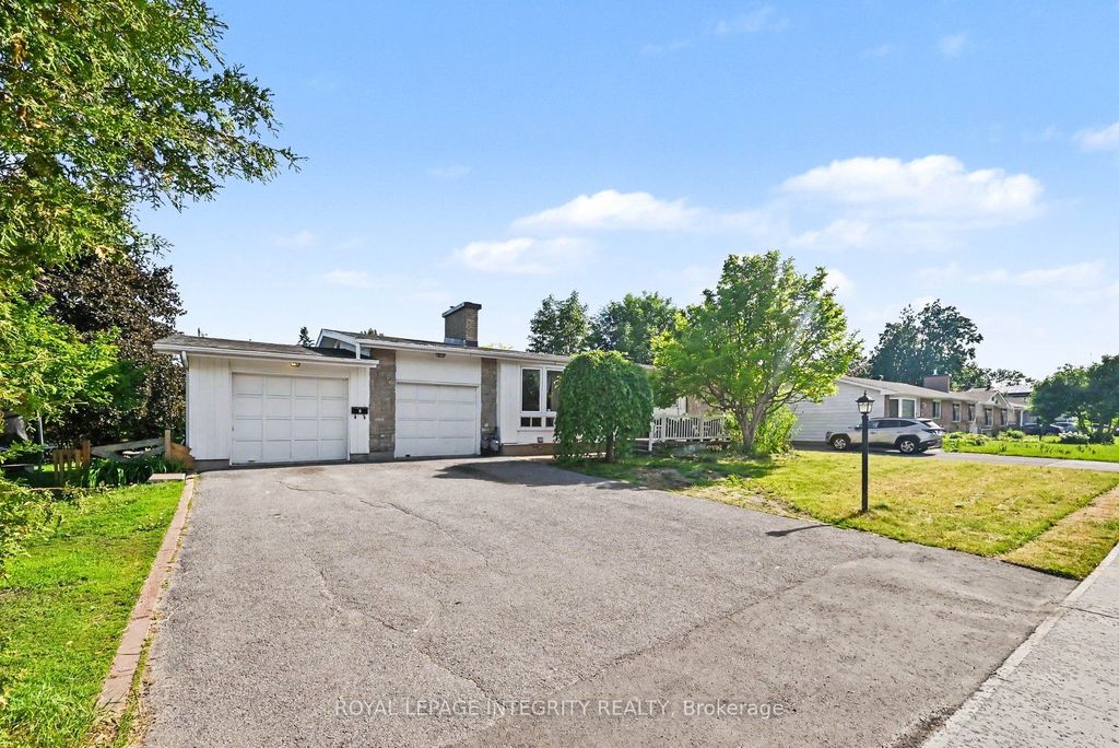 Photo of 104 Viewmount Drive, Meadowlands - Crestview and Area, ON K2G 3C1 (MLS # X13428616)