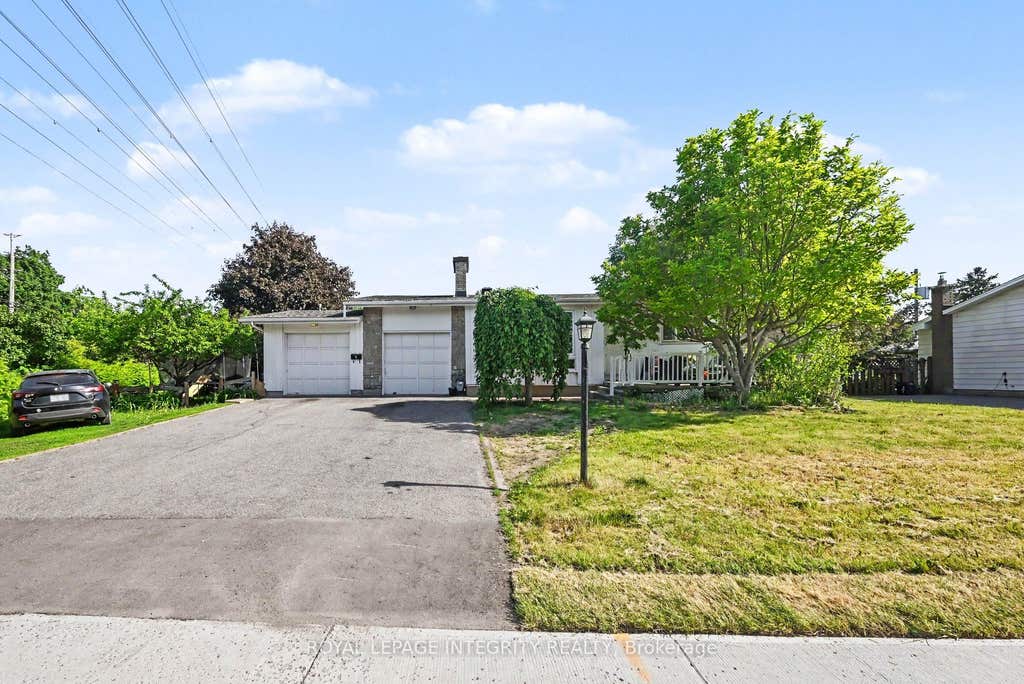 Photo of 104 Viewmount Drive, Meadowlands - Crestview and Area, ON K2G 3C1 (MLS # X13428616)
