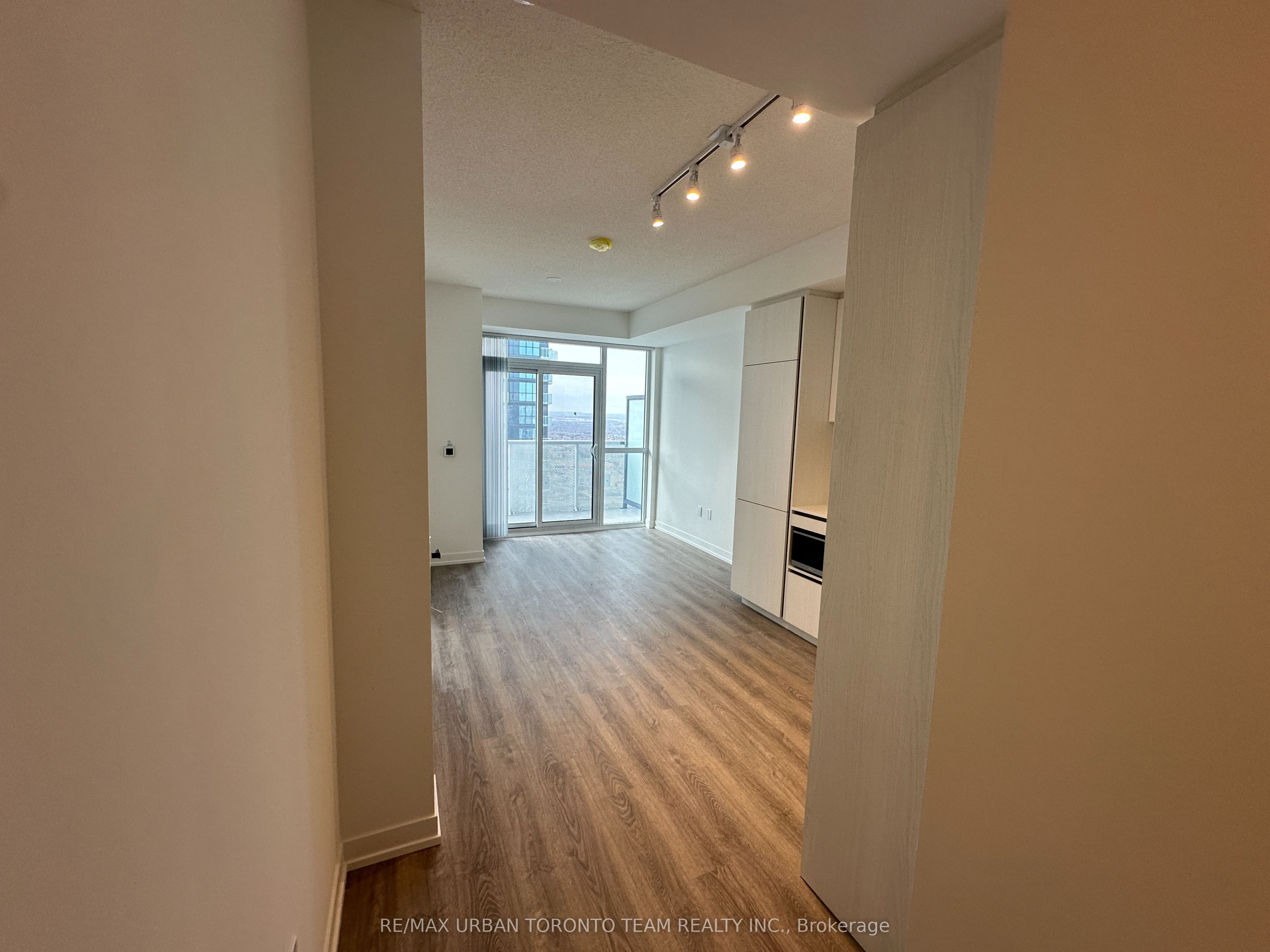 8 Interchange Way 4215