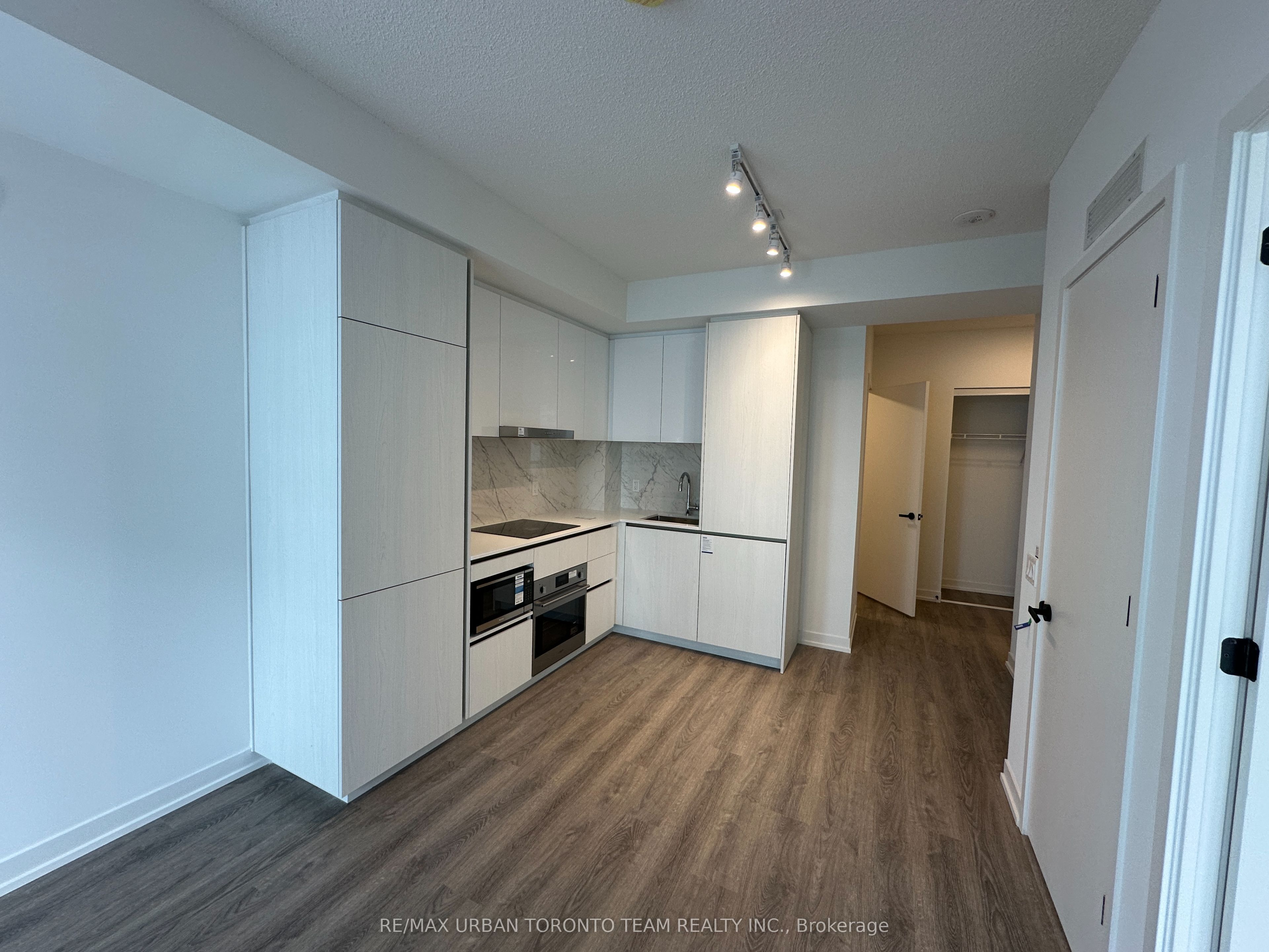 8 Interchange Way 4215