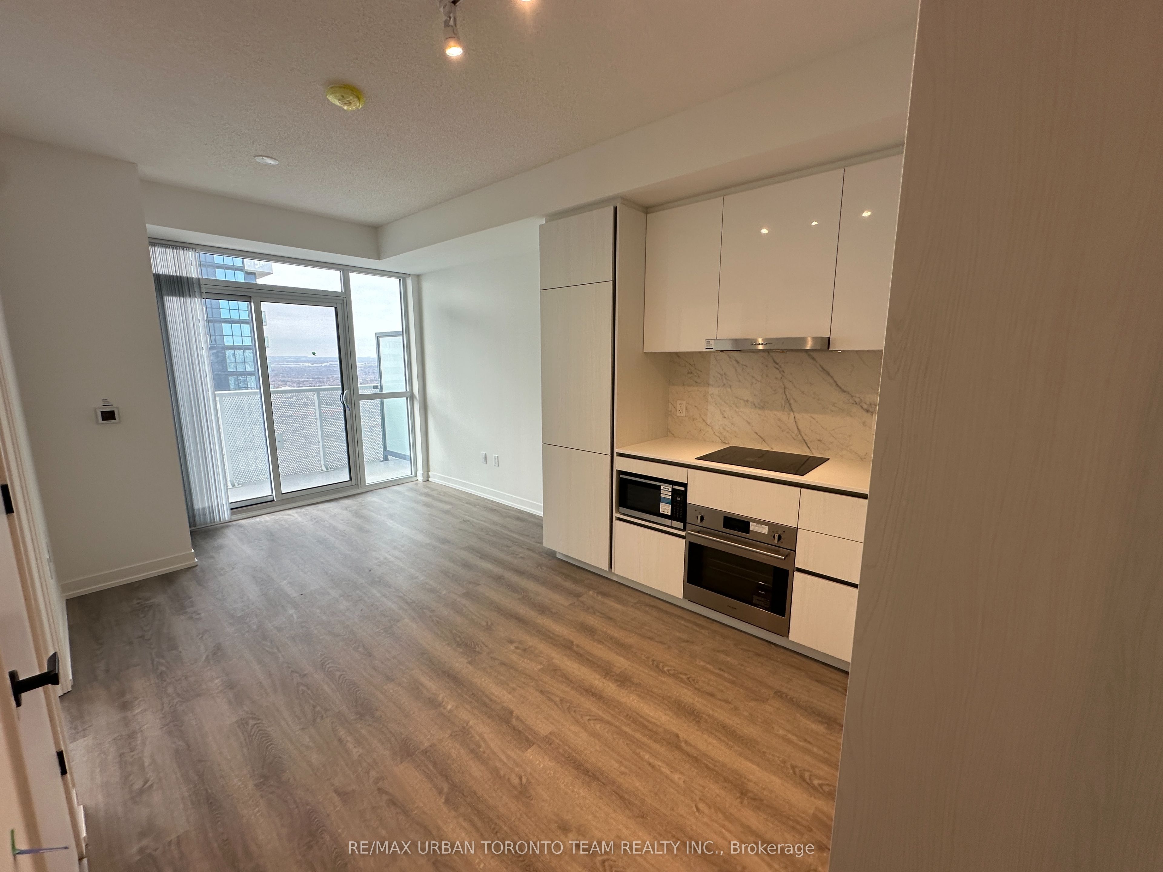 8 Interchange Way 4215