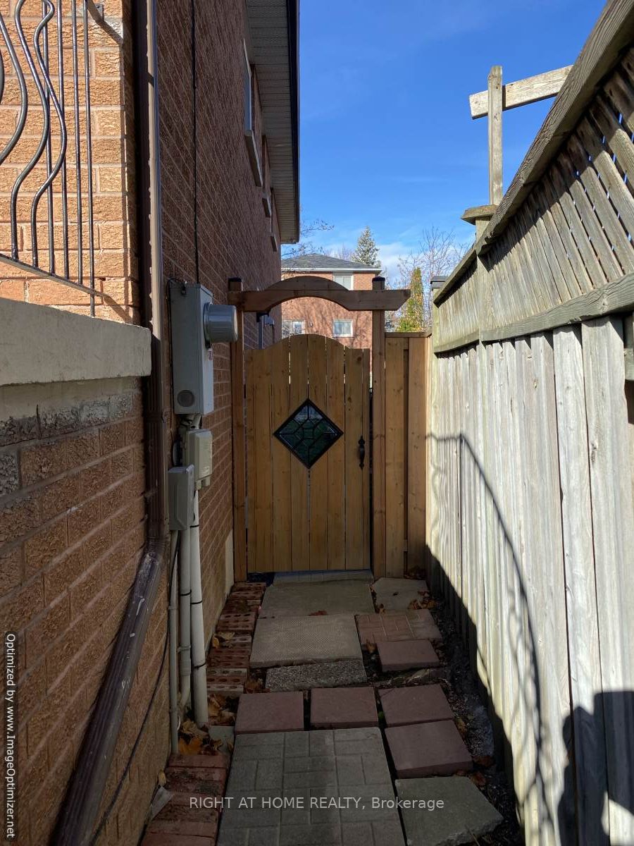 571 Roselaire Trail Bsmt