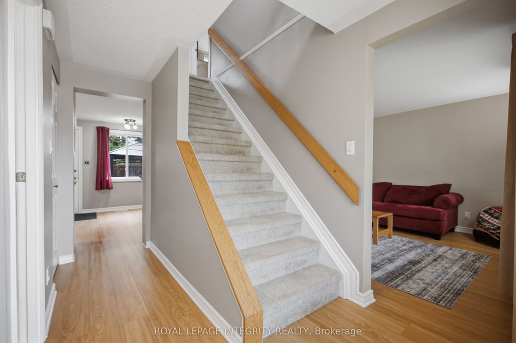 Photo of 1544D Beaverpond Drive, Cyrville - Carson Grove - Pineview, ON K1B 3R9 (MLS # X14089790)